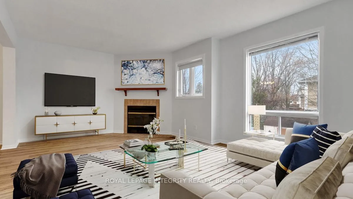Photo 2 of 1563 Thurlow Street, Ottawa, Fallingbrook/Ridgemount — HOMEH
