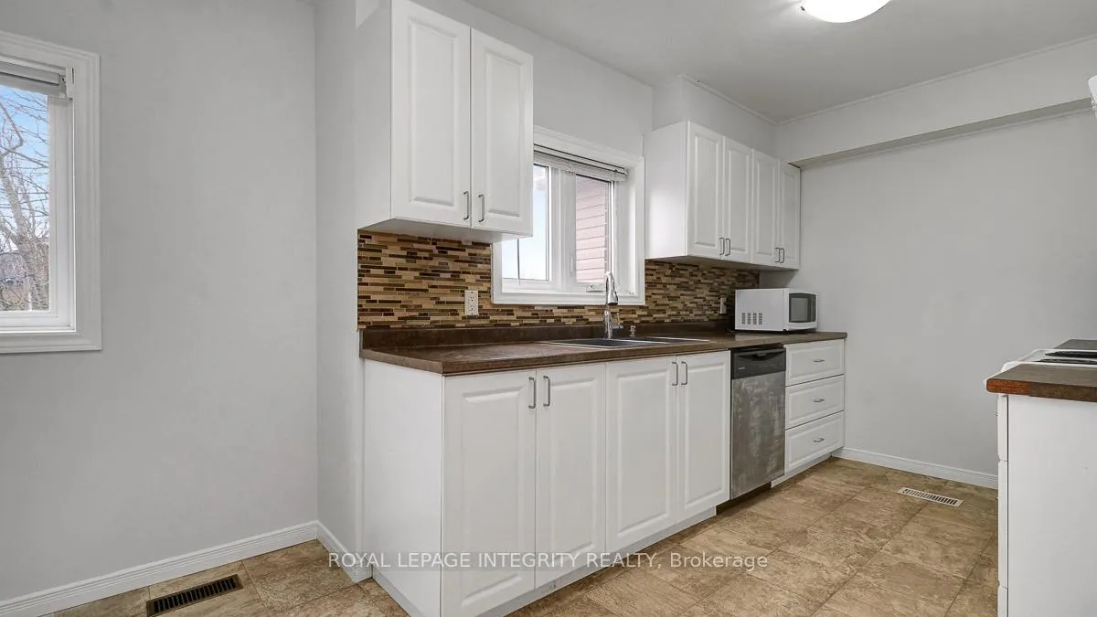 Photo 7 of 1563 Thurlow Street, Ottawa, Fallingbrook/Ridgemount — HOMEH