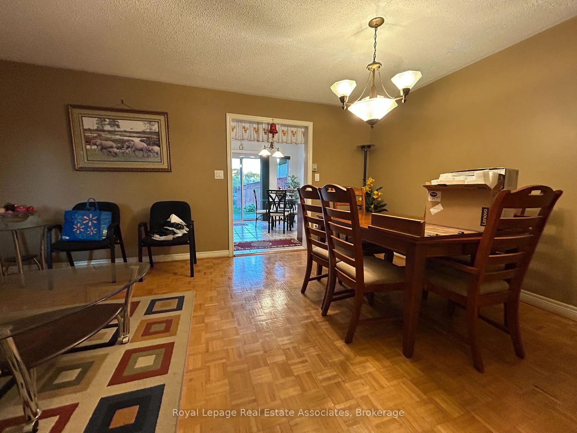 Photo 6 of Unit Upper, 122 Pressed Brick Drive, Brampton, Brampton North — HOMEH