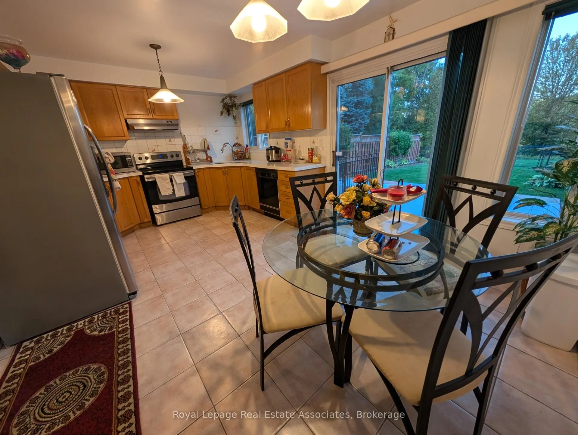 Photo 7 of Unit Upper, 122 Pressed Brick Drive, Brampton, Brampton North — HOMEH