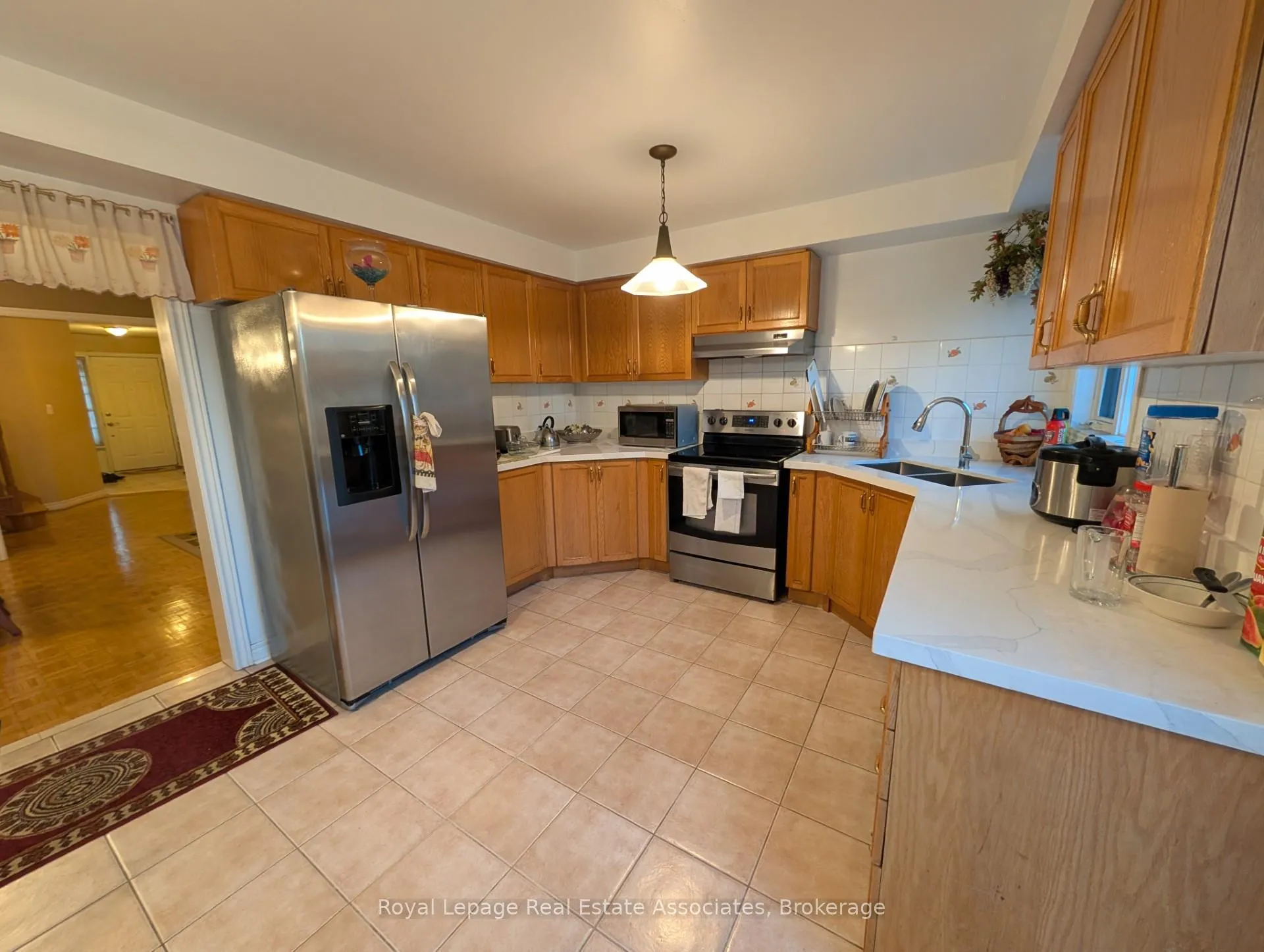 Photo 8 of Unit Upper, 122 Pressed Brick Drive, Brampton, Brampton North — HOMEH