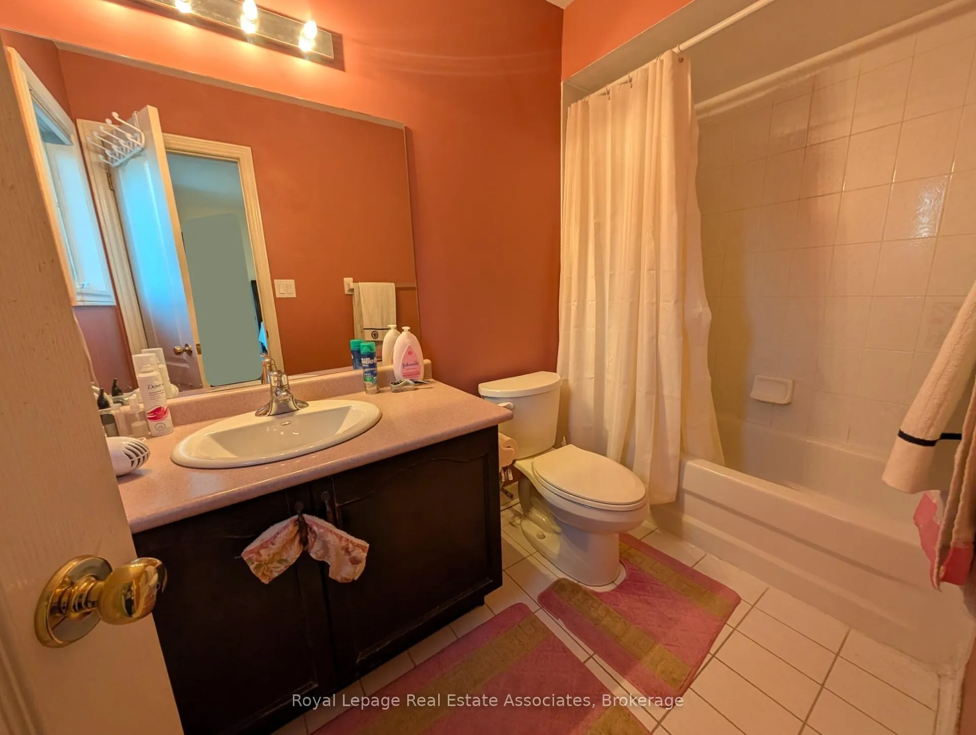 Photo 12 of Unit Upper, 122 Pressed Brick Drive, Brampton, Brampton North — HOMEH