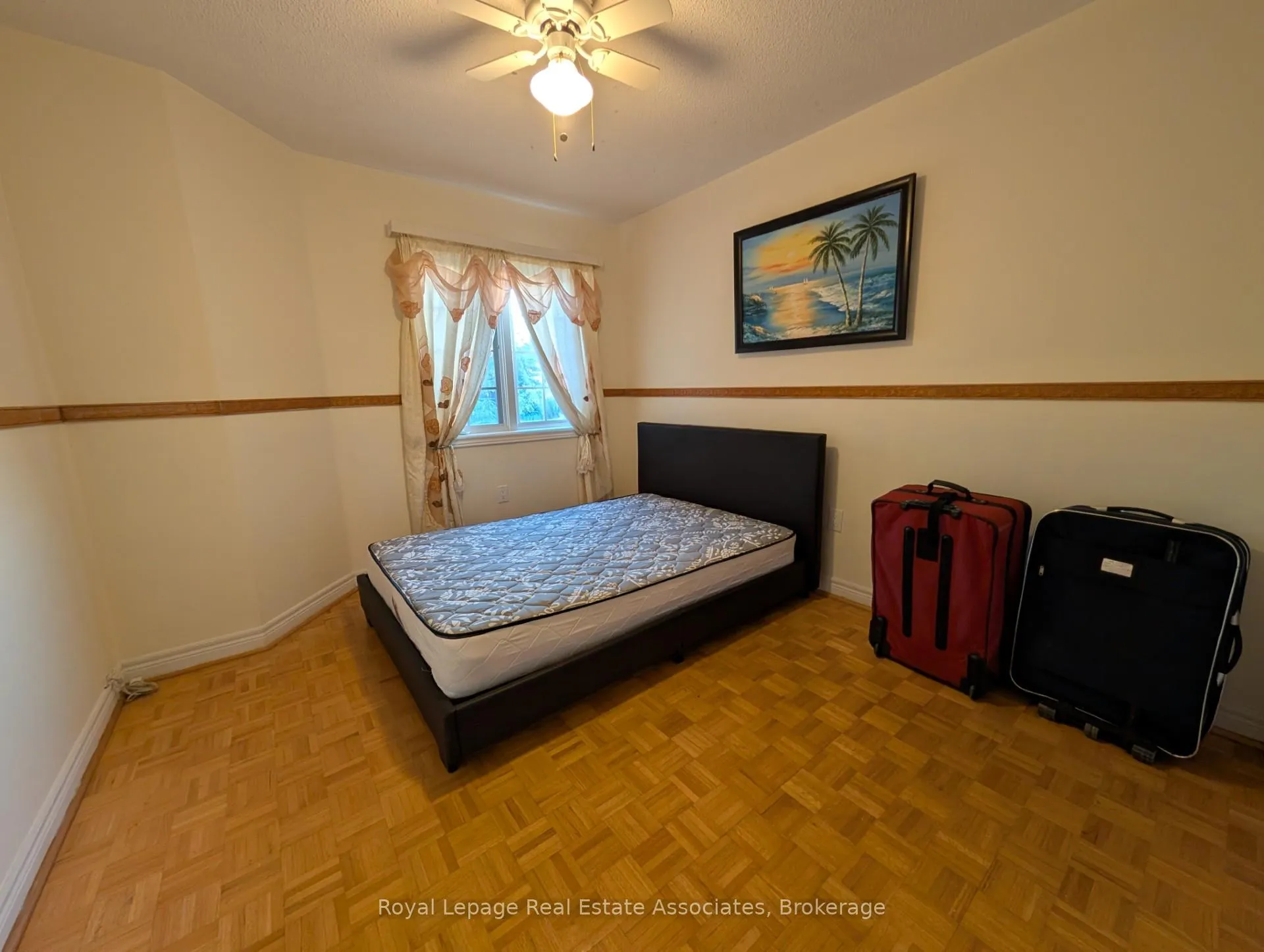 Photo 13 of Unit Upper, 122 Pressed Brick Drive, Brampton, Brampton North — HOMEH