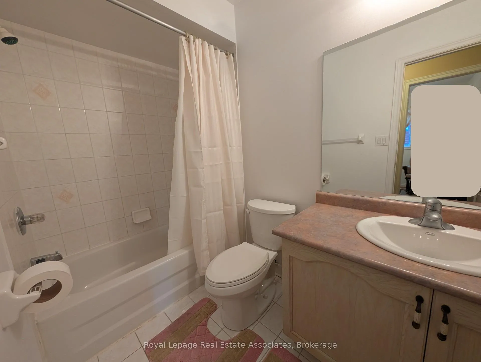 Photo 14 of Unit Upper, 122 Pressed Brick Drive, Brampton, Brampton North — HOMEH