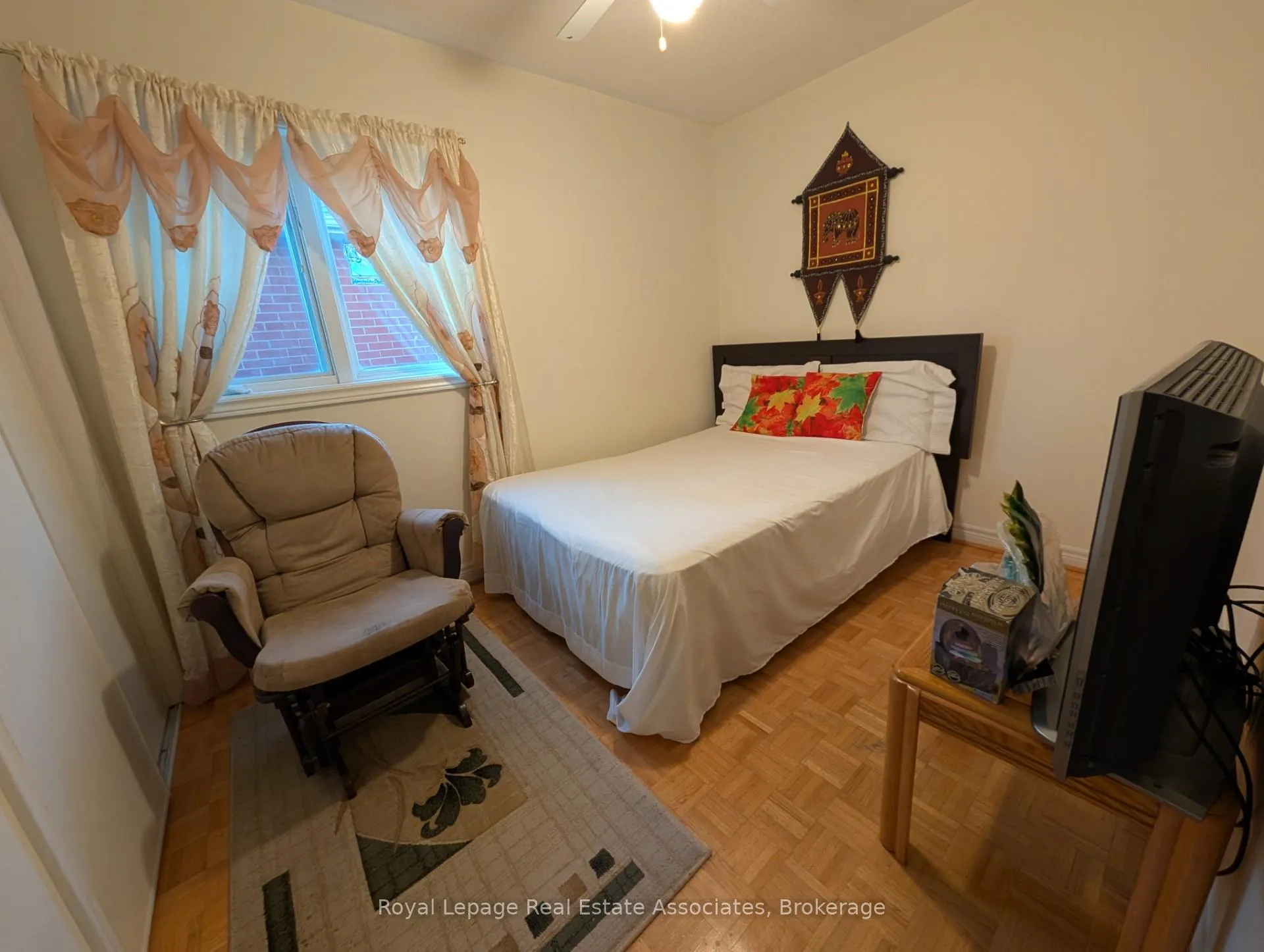 Photo 15 of Unit Upper, 122 Pressed Brick Drive, Brampton, Brampton North — HOMEH