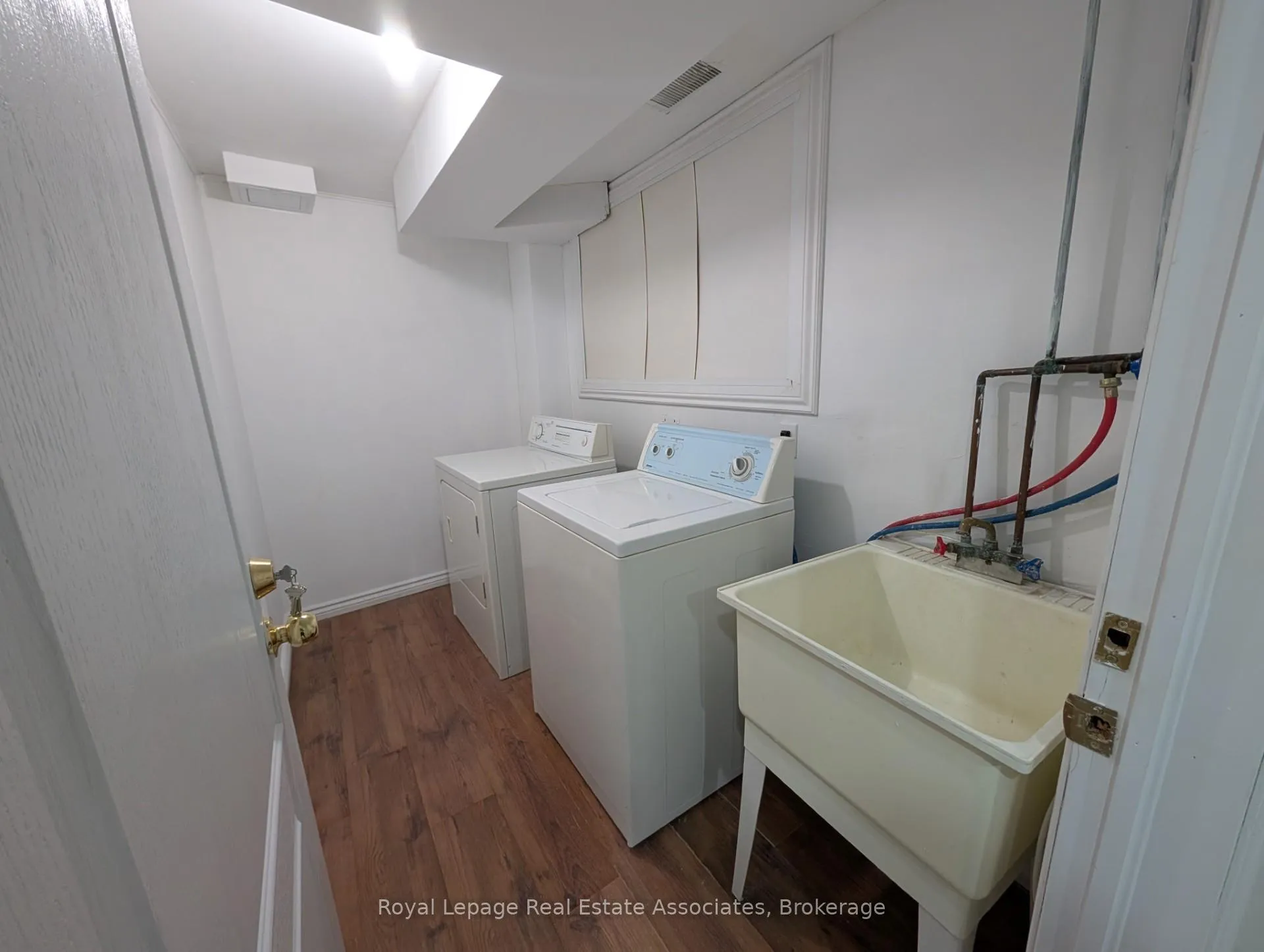 Photo 17 of Unit Upper, 122 Pressed Brick Drive, Brampton, Brampton North — HOMEH