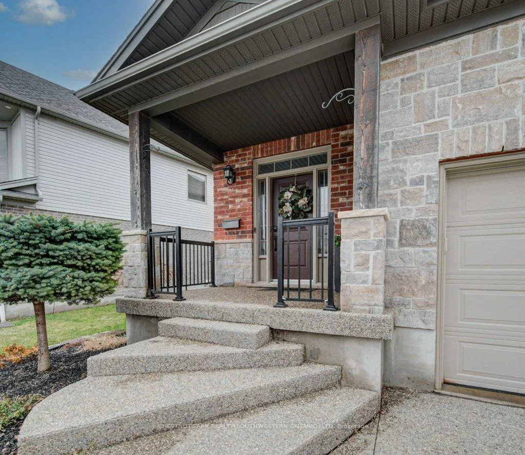 Photo 4 of 58 eden oak Trail, Kitchener, Grand River South — HOMEH
