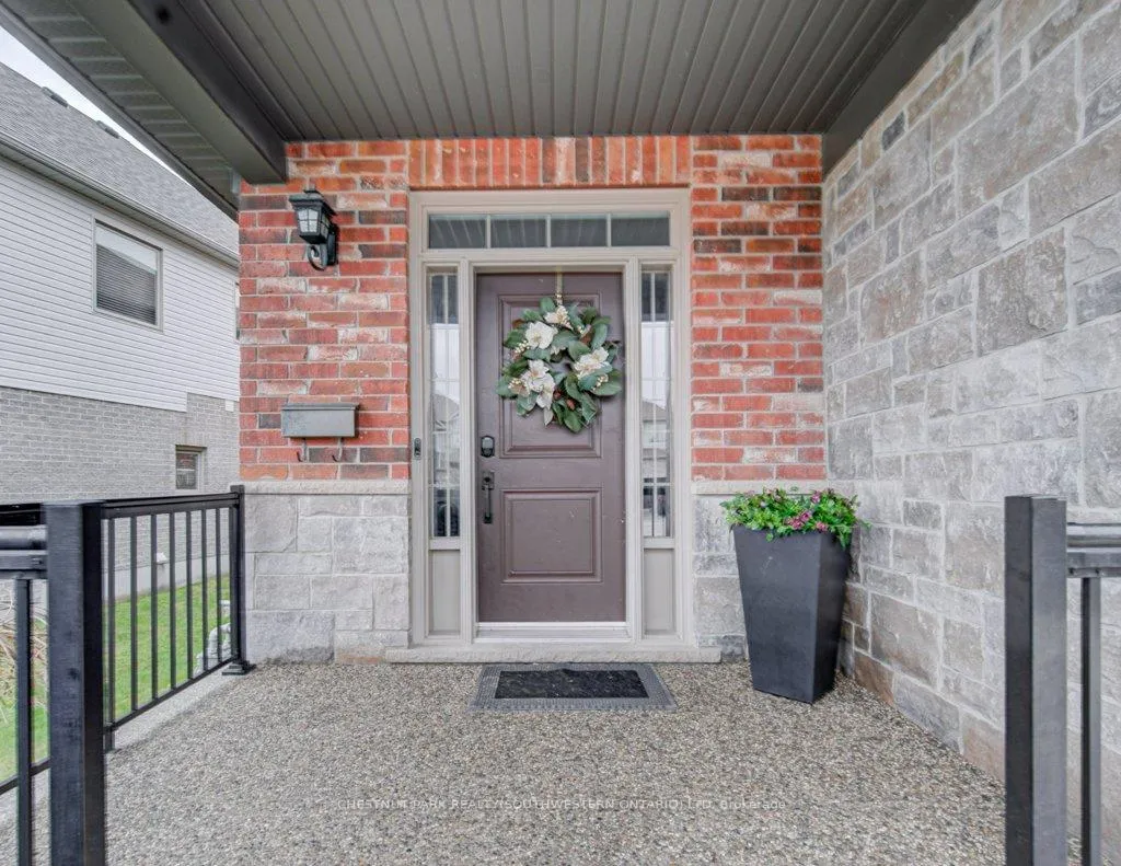 Photo 5 of 58 eden oak Trail, Kitchener, Grand River South — HOMEH