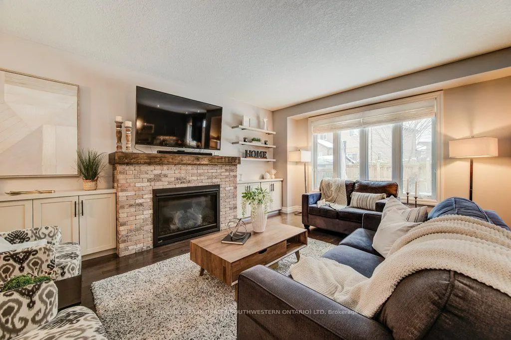 Photo 12 of 58 eden oak Trail, Kitchener, Grand River South — HOMEH