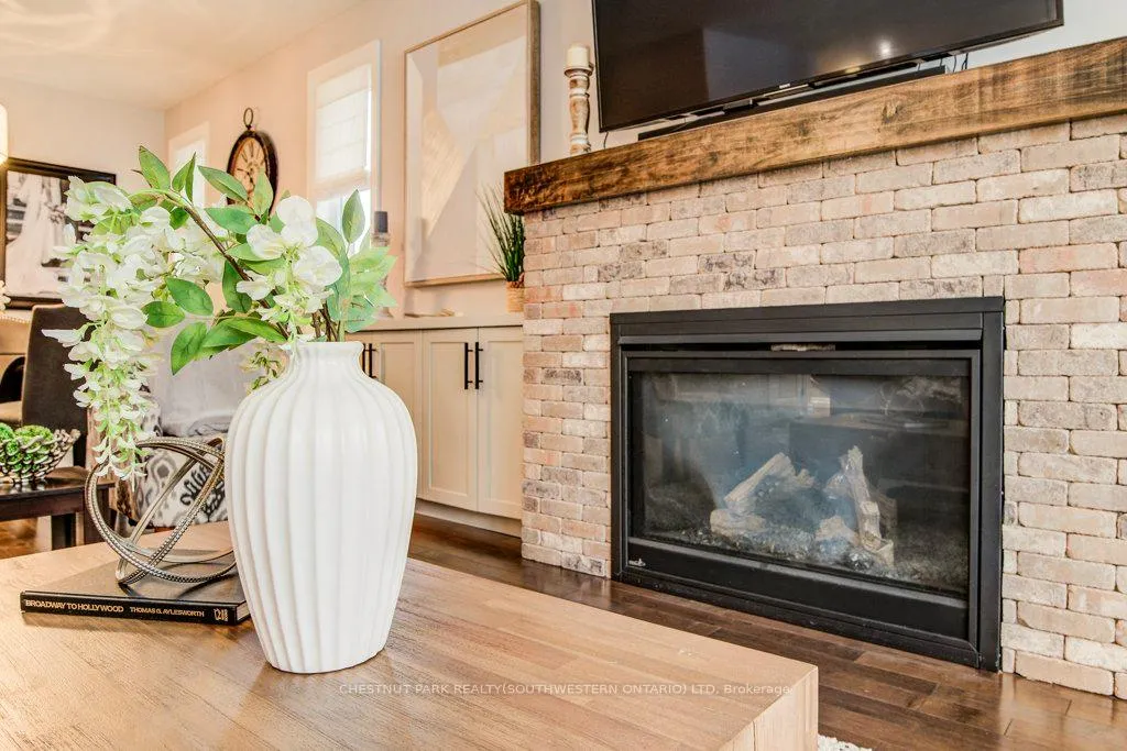 Photo 14 of 58 eden oak Trail, Kitchener, Grand River South — HOMEH