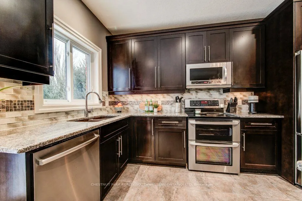 Photo 20 of 58 eden oak Trail, Kitchener, Grand River South — HOMEH