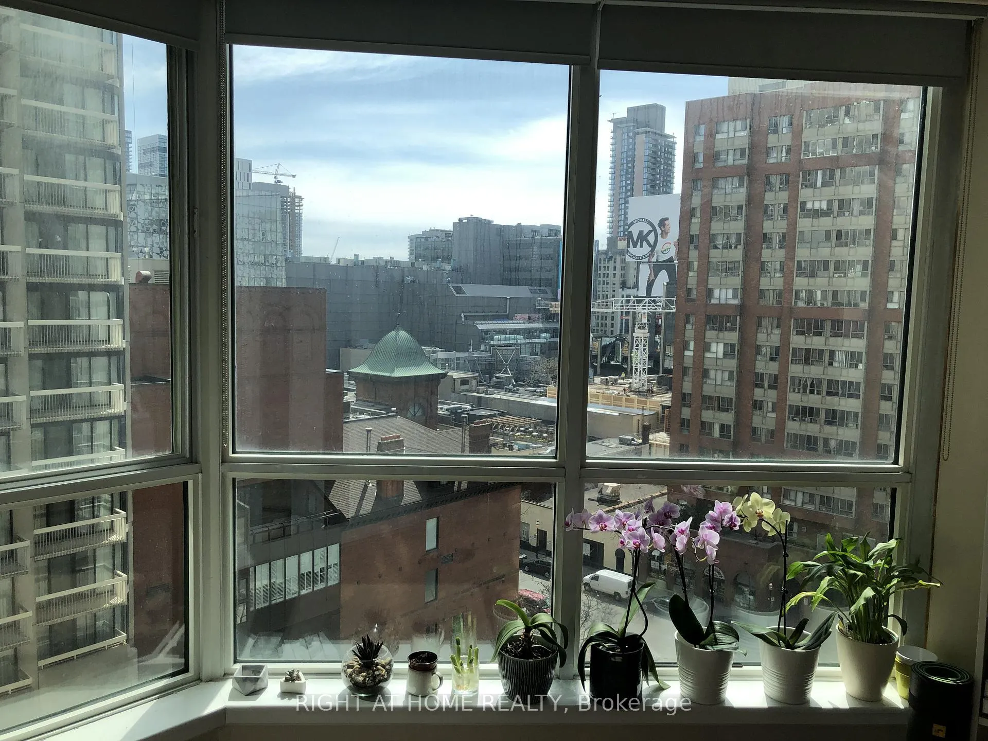 Photo 5 of Unit 906, 38 Elm Street, Toronto, Bay Street Corridor — HOMEH