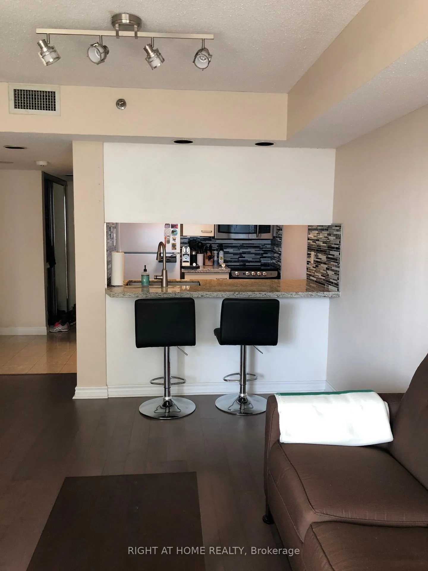 Photo 8 of Unit 906, 38 Elm Street, Toronto, Bay Street Corridor — HOMEH