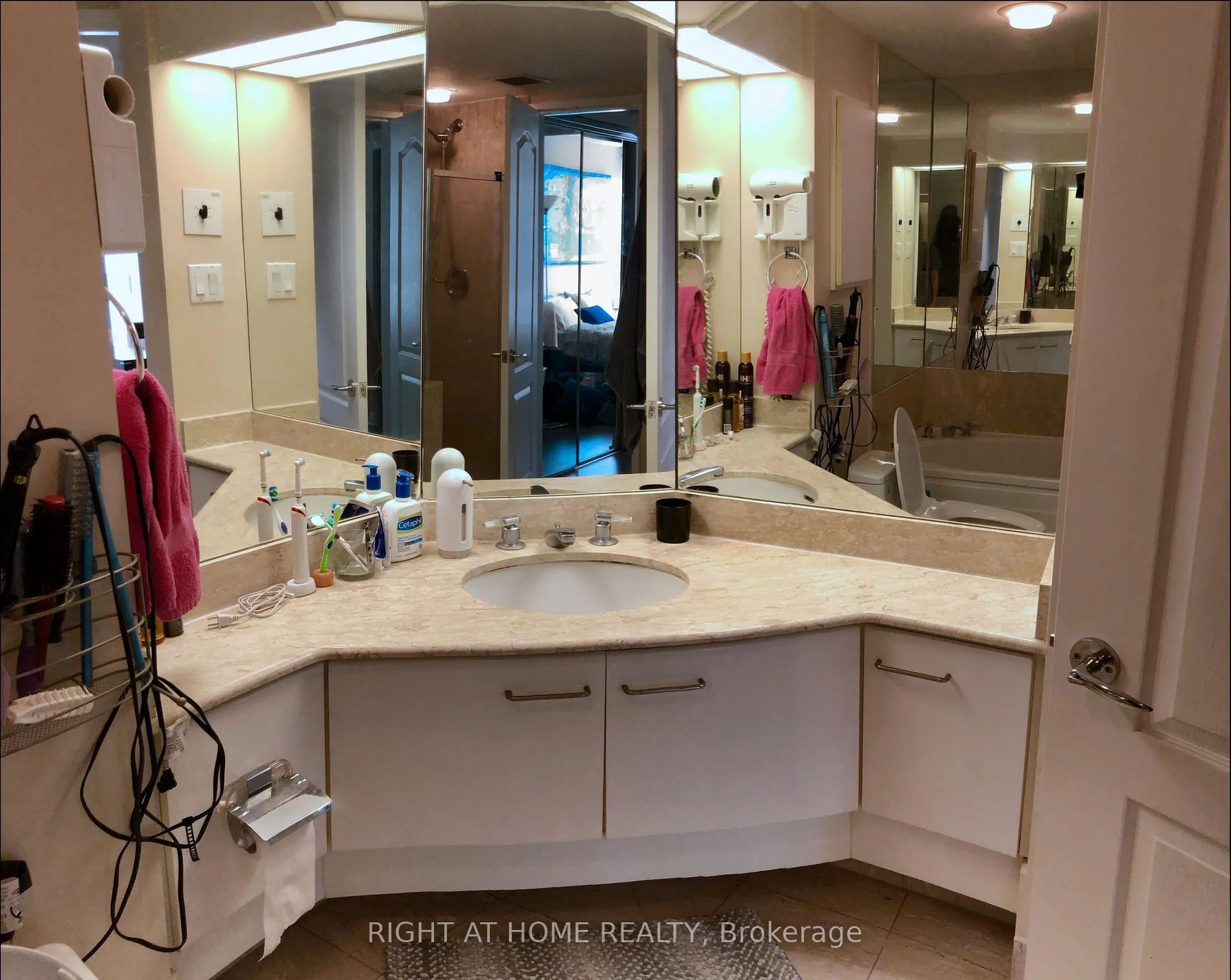 Photo 13 of Unit 906, 38 Elm Street, Toronto, Bay Street Corridor — HOMEH
