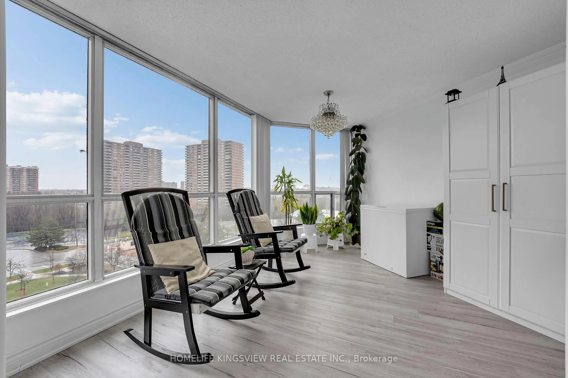 Photo 9 of Unit 806, 1 Rowntree Road, Etobicoke, Mount Olive-Silverstone-Jamestown — HOMEH