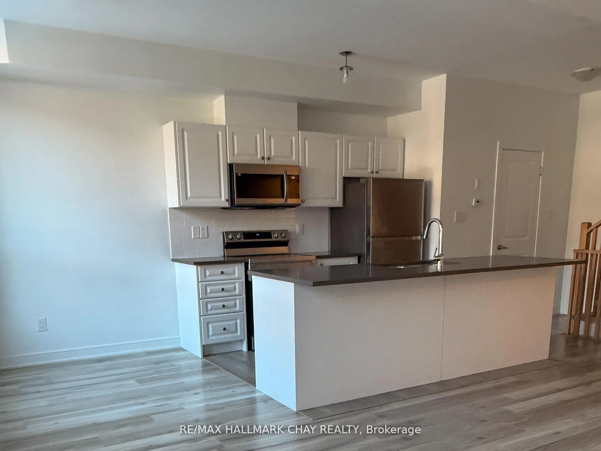Photo 5 of 5 Red Maple Lane, Barrie, Innis-Shore — HOMEH