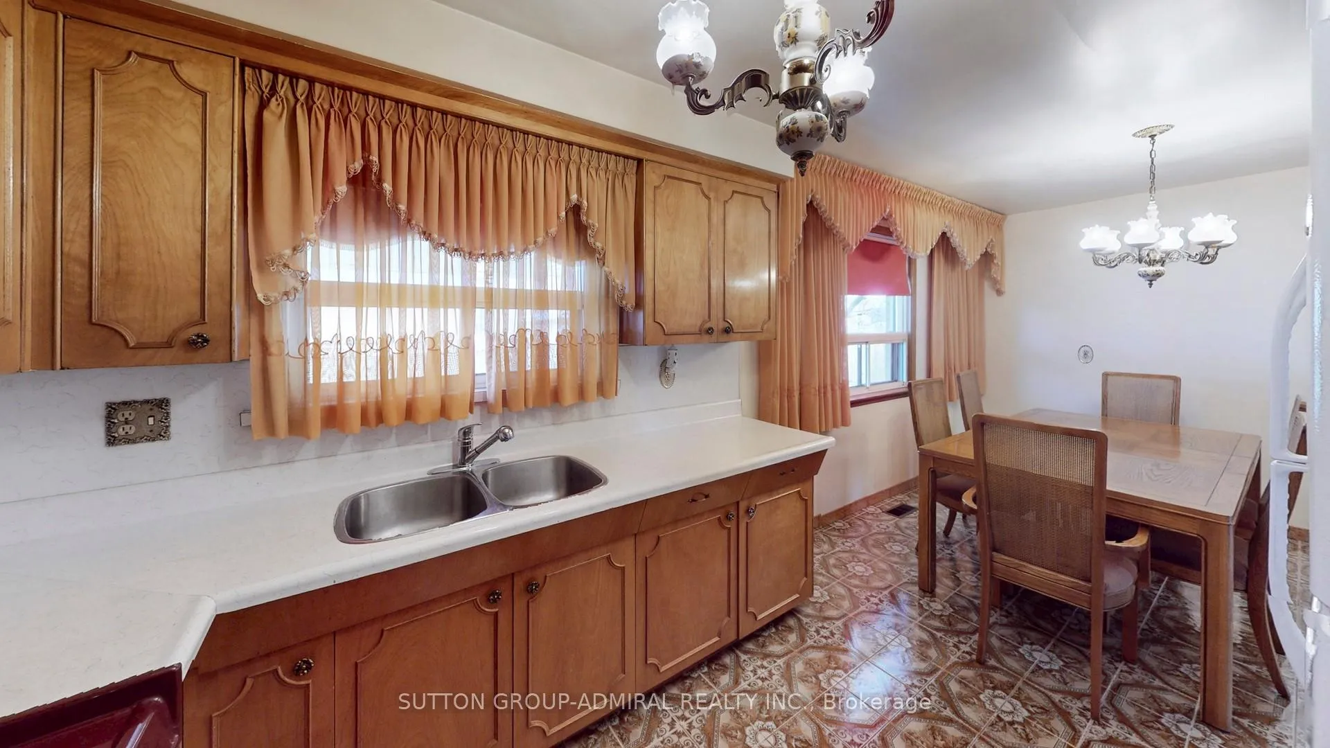Photo 11 of 119 Brampton Road, Etobicoke, Willowridge-Martingrove-Richview — HOMEH