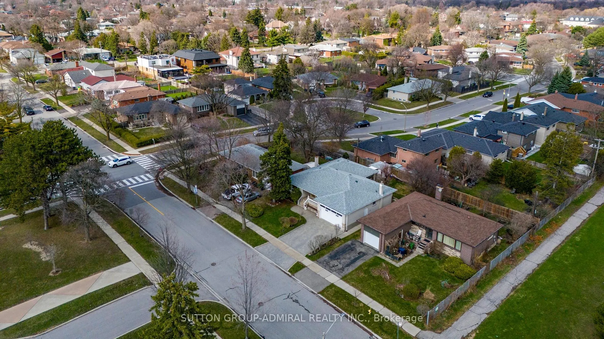 Photo 34 of 119 Brampton Road, Etobicoke, Willowridge-Martingrove-Richview — HOMEH