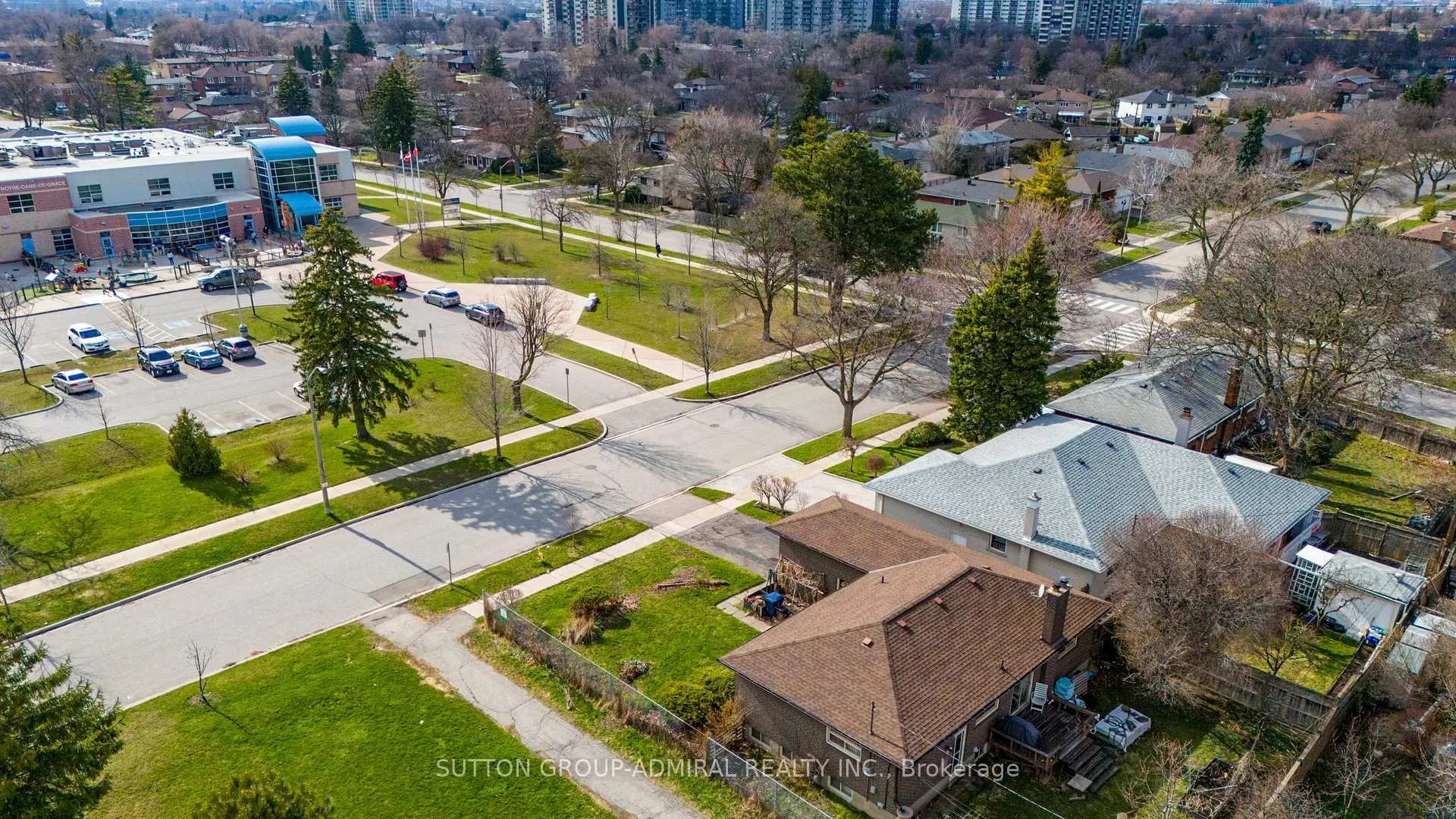 Photo 37 of 119 Brampton Road, Etobicoke, Willowridge-Martingrove-Richview — HOMEH