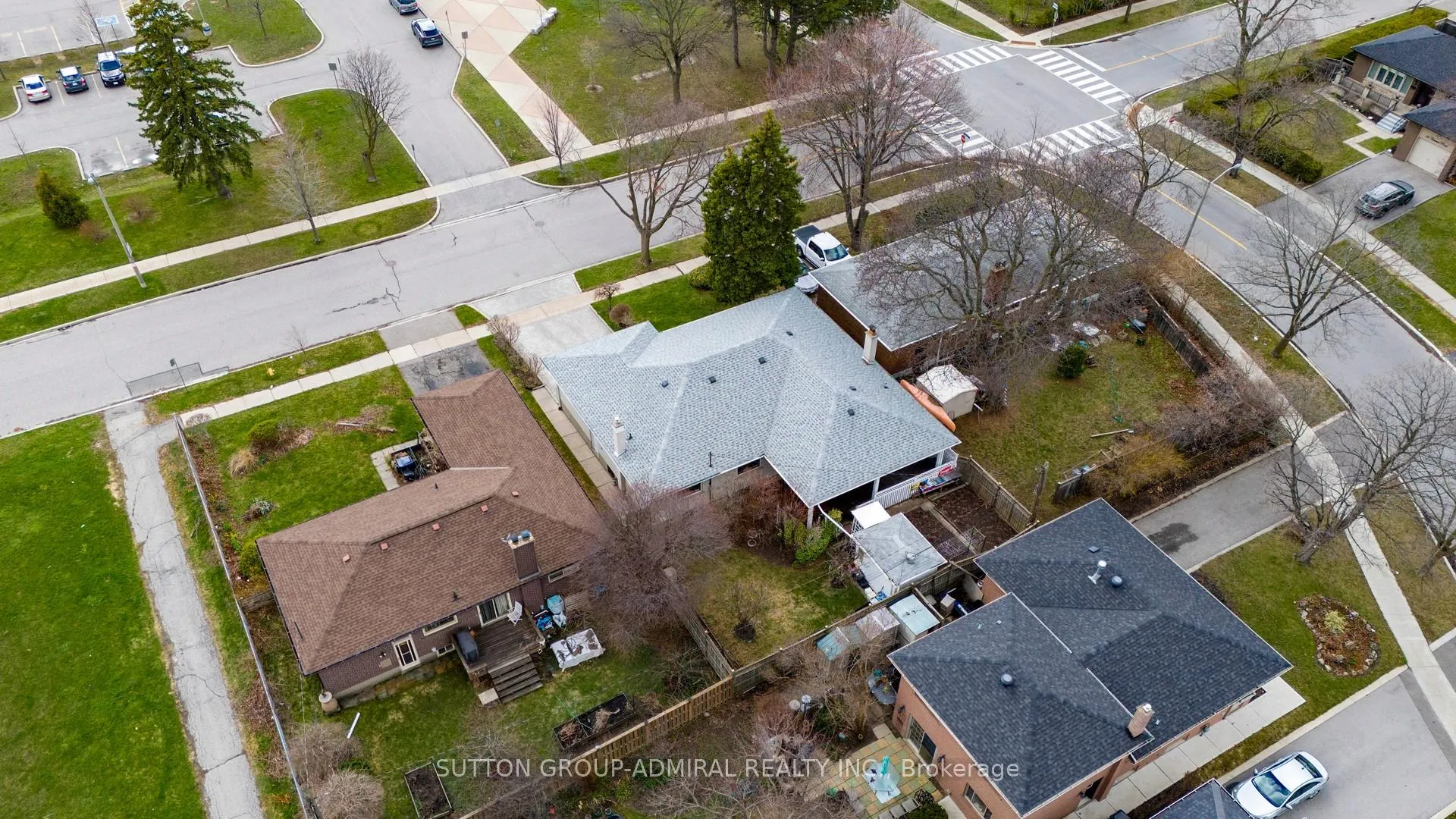 Photo 38 of 119 Brampton Road, Etobicoke, Willowridge-Martingrove-Richview — HOMEH
