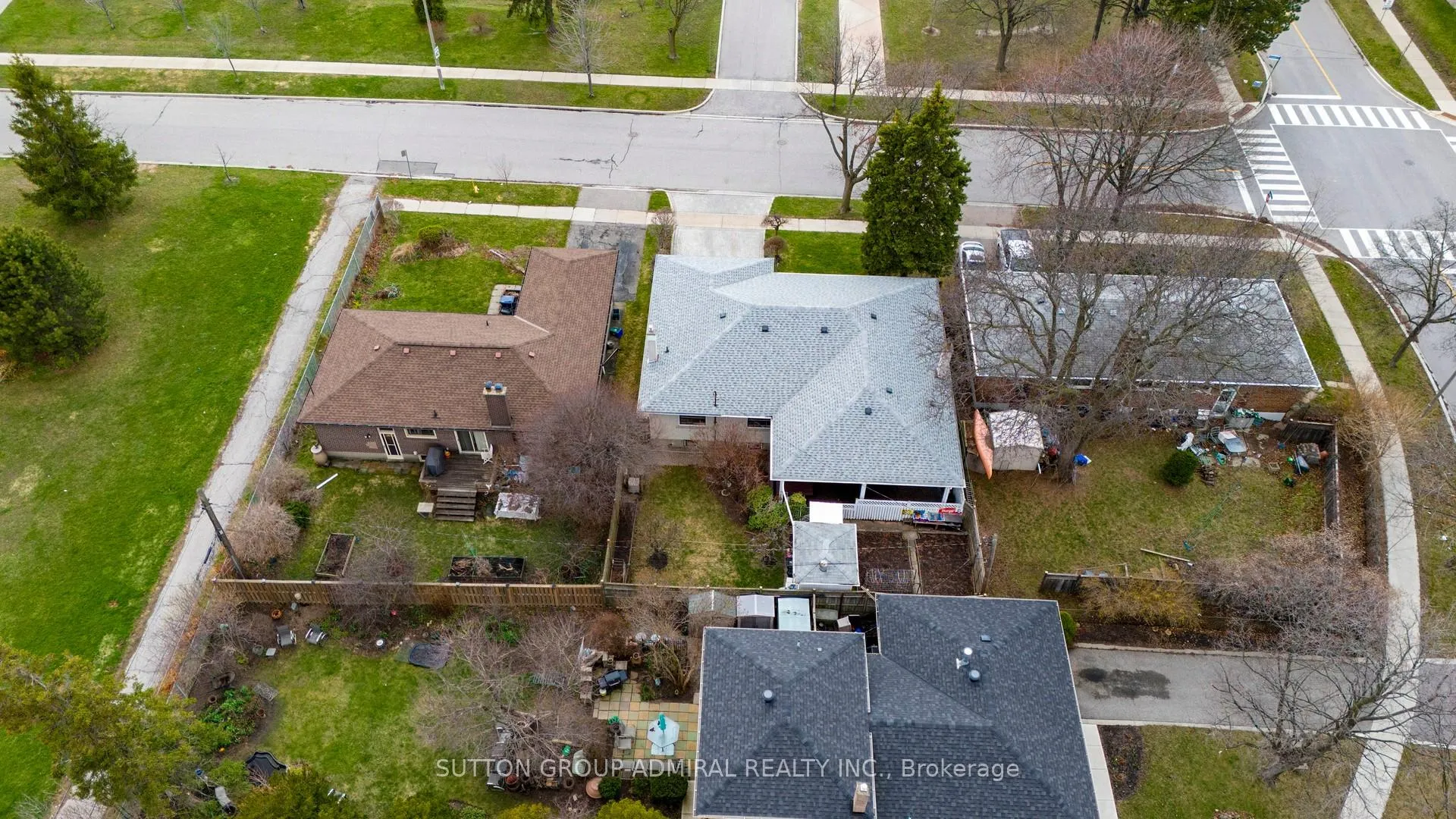 Photo 39 of 119 Brampton Road, Etobicoke, Willowridge-Martingrove-Richview — HOMEH