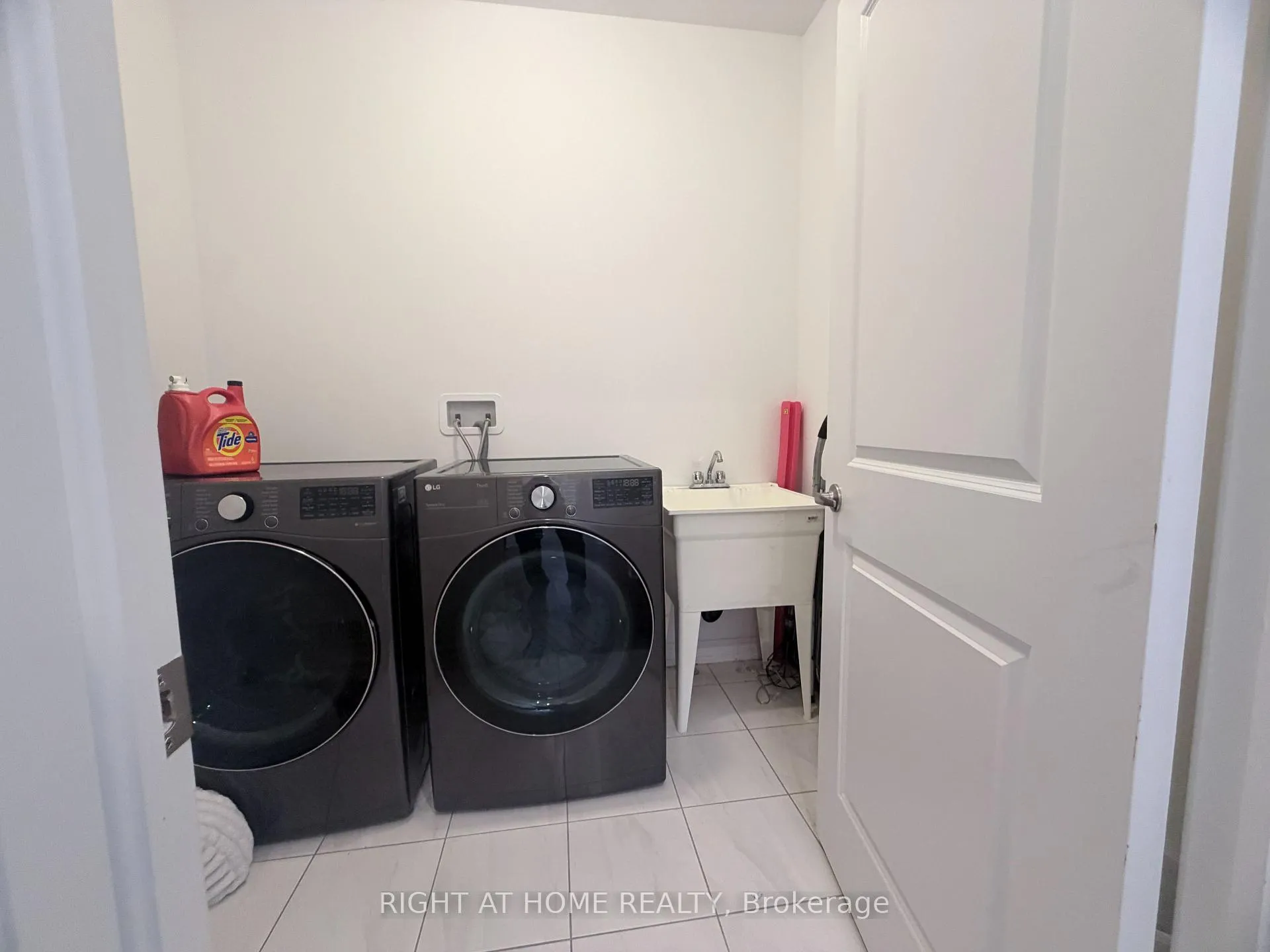 Photo 24 of Unit (Upper), 46 Boathouse Road, Brampton, Northwest Brampton — HOMEH