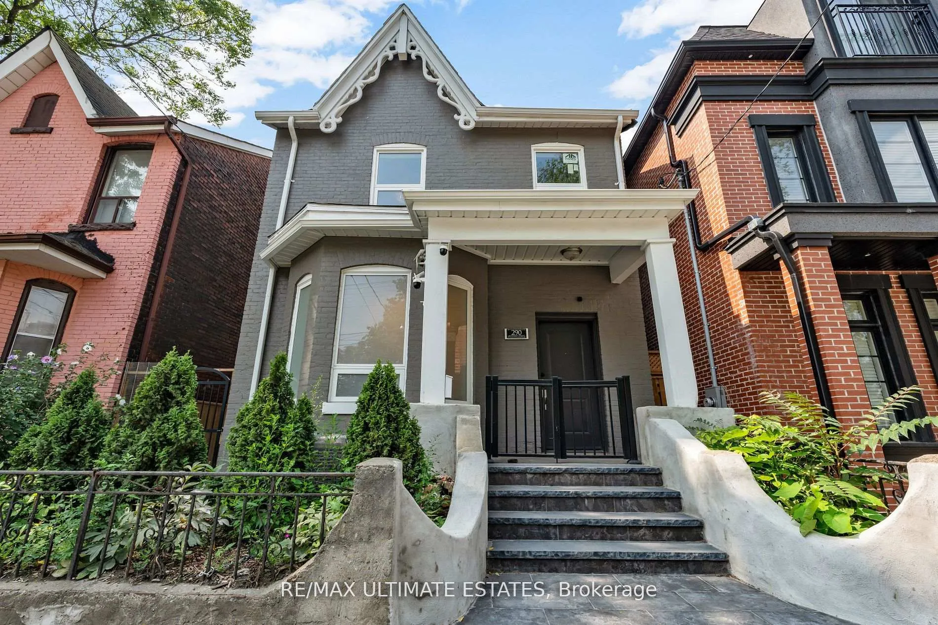 Photo 2 of 290 Bathurst Street, Toronto, Trinity-Bellwoods — HOMEH