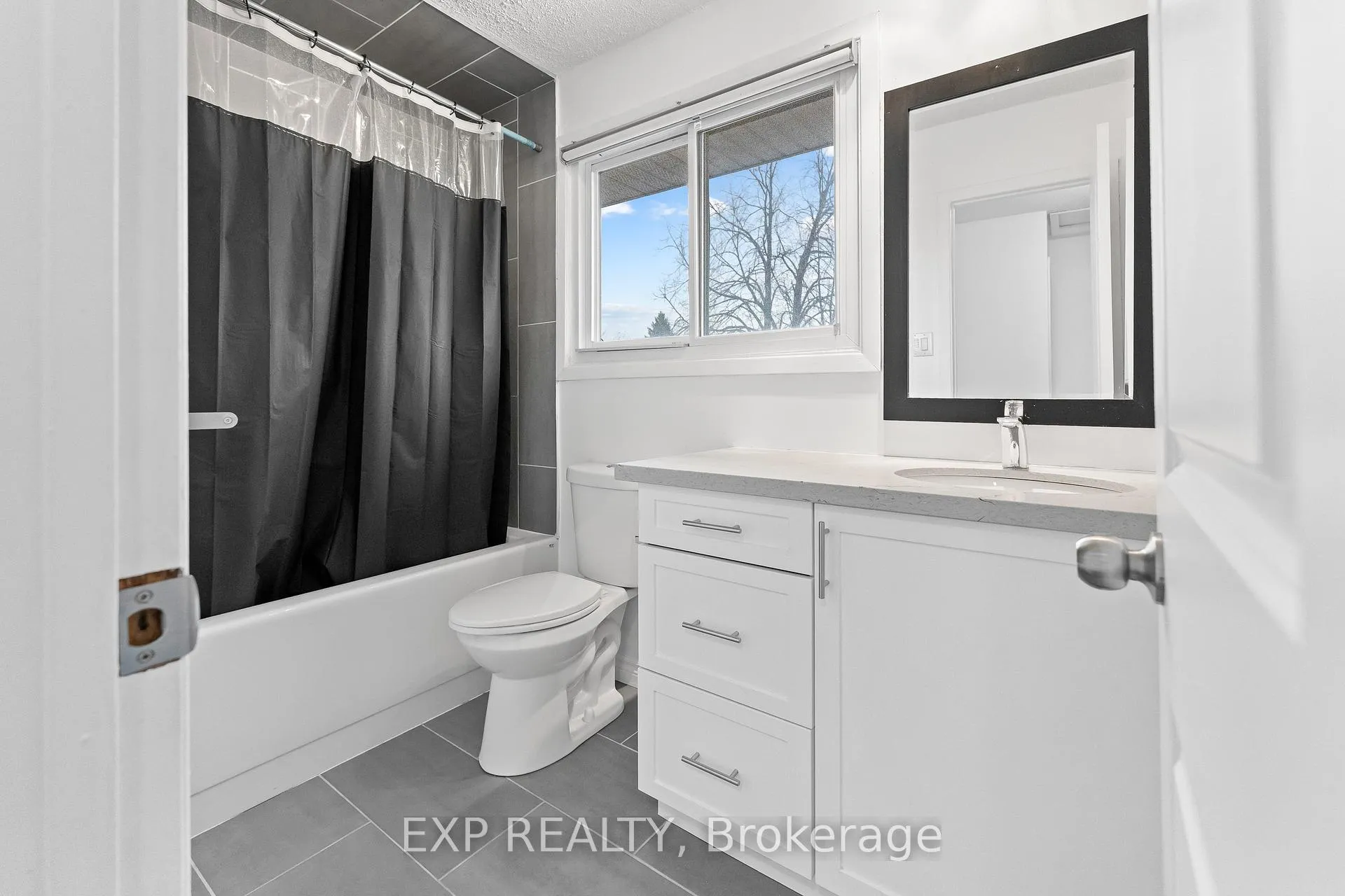Photo 23 of Unit Unit 1, 14 Baxter Crescent, Thorold, Confederation Heights — HOMEH