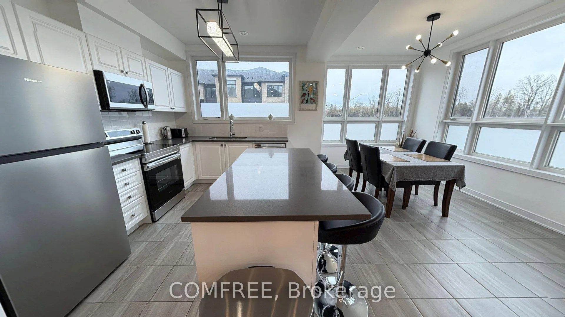 Photo 5 of 1 Red Maple Lane, Barrie, Innis-Shore — HOMEH