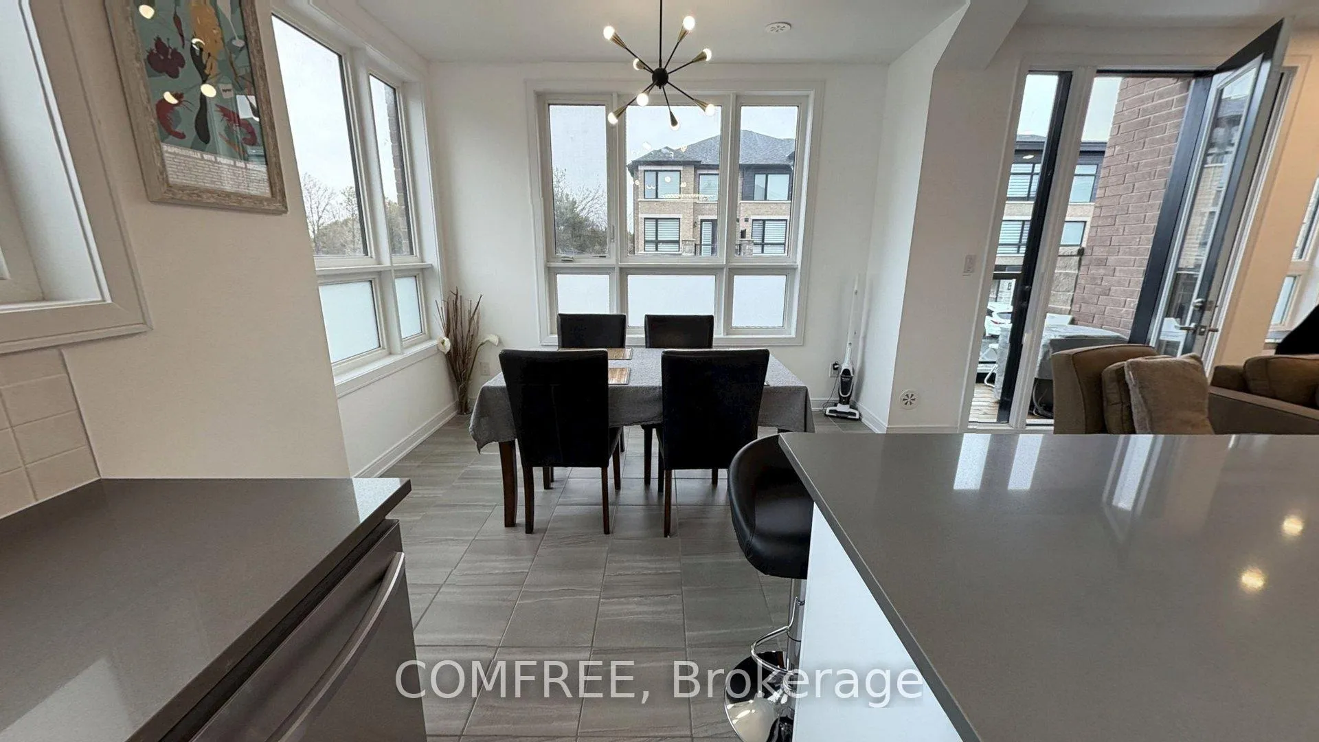 Photo 8 of 1 Red Maple Lane, Barrie, Innis-Shore — HOMEH