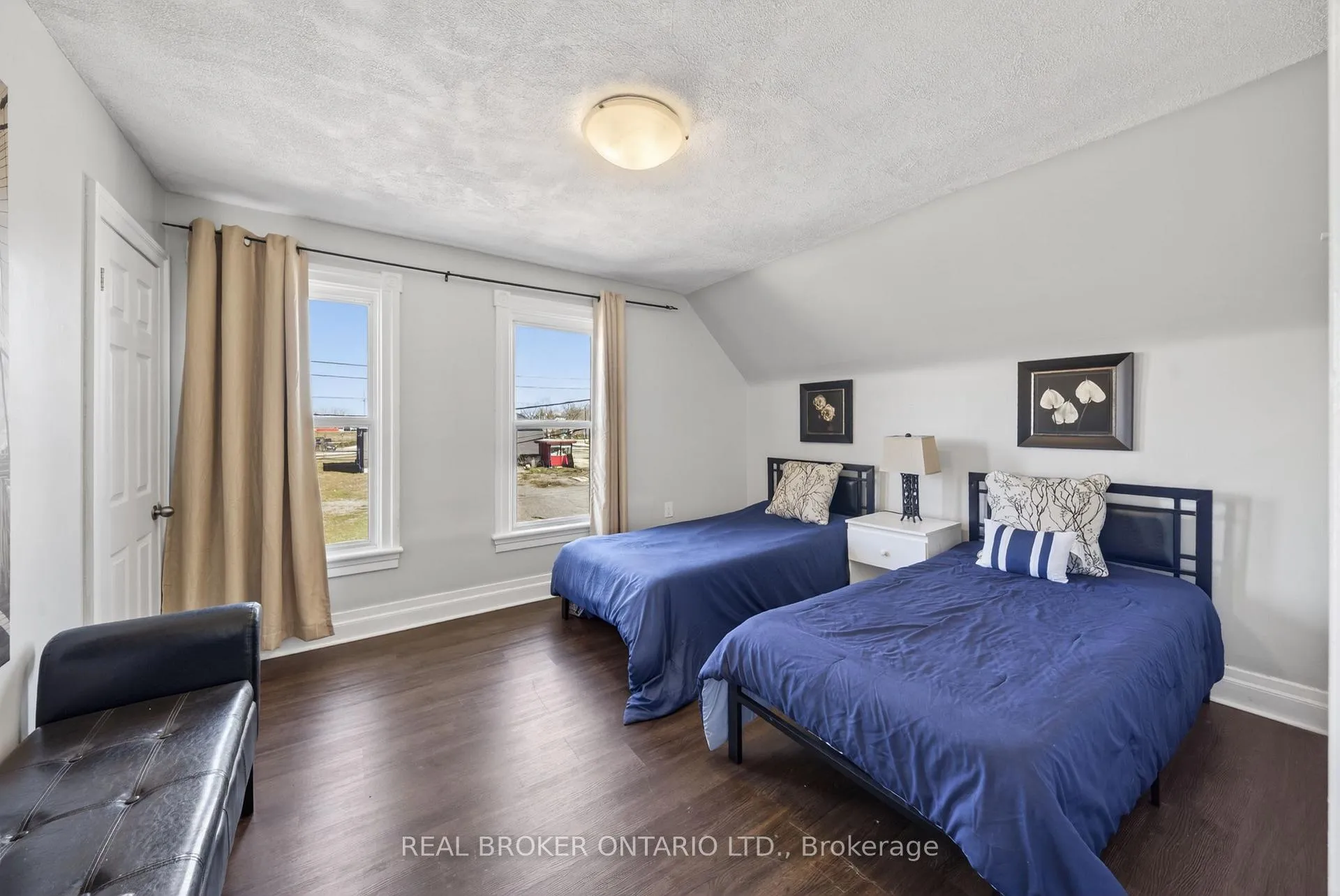 Photo 17 of 4475 First Avenue, Niagara Falls, Downtown — HOMEH