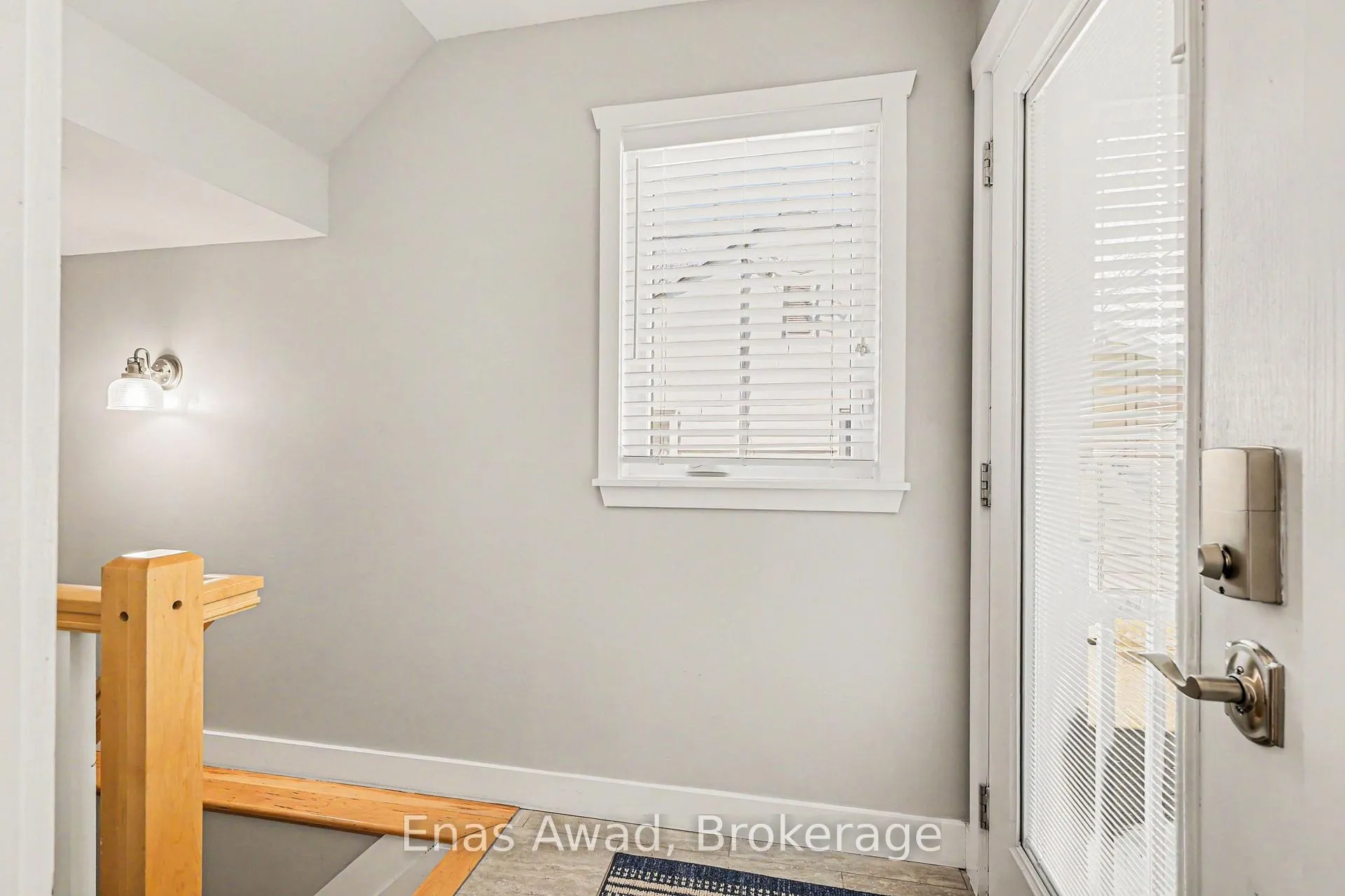 Photo 3 of 170 Anna Avenue, Ottawa, Carlington — HOMEH