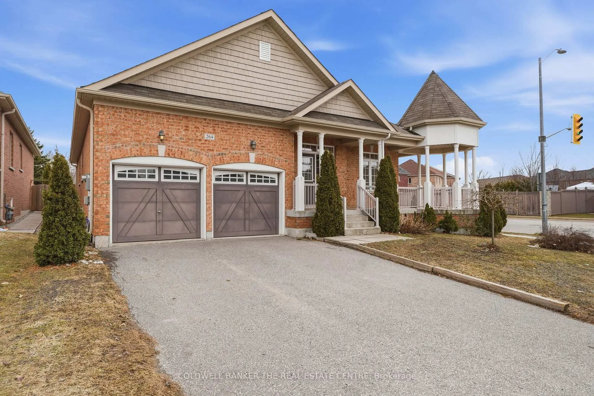 Photo 4 of 264 Kozlov Street, Barrie, West Bayfield — HOMEH