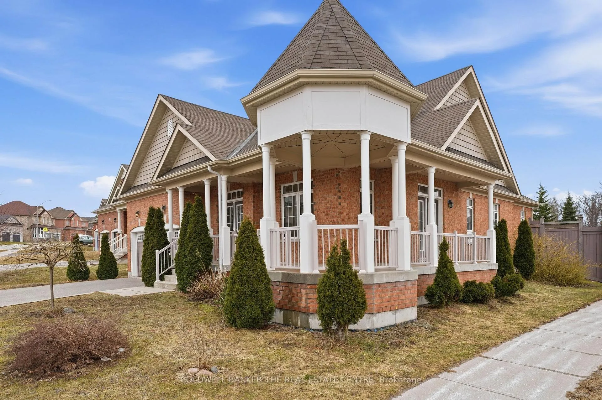 Photo 5 of 264 Kozlov Street, Barrie, West Bayfield — HOMEH