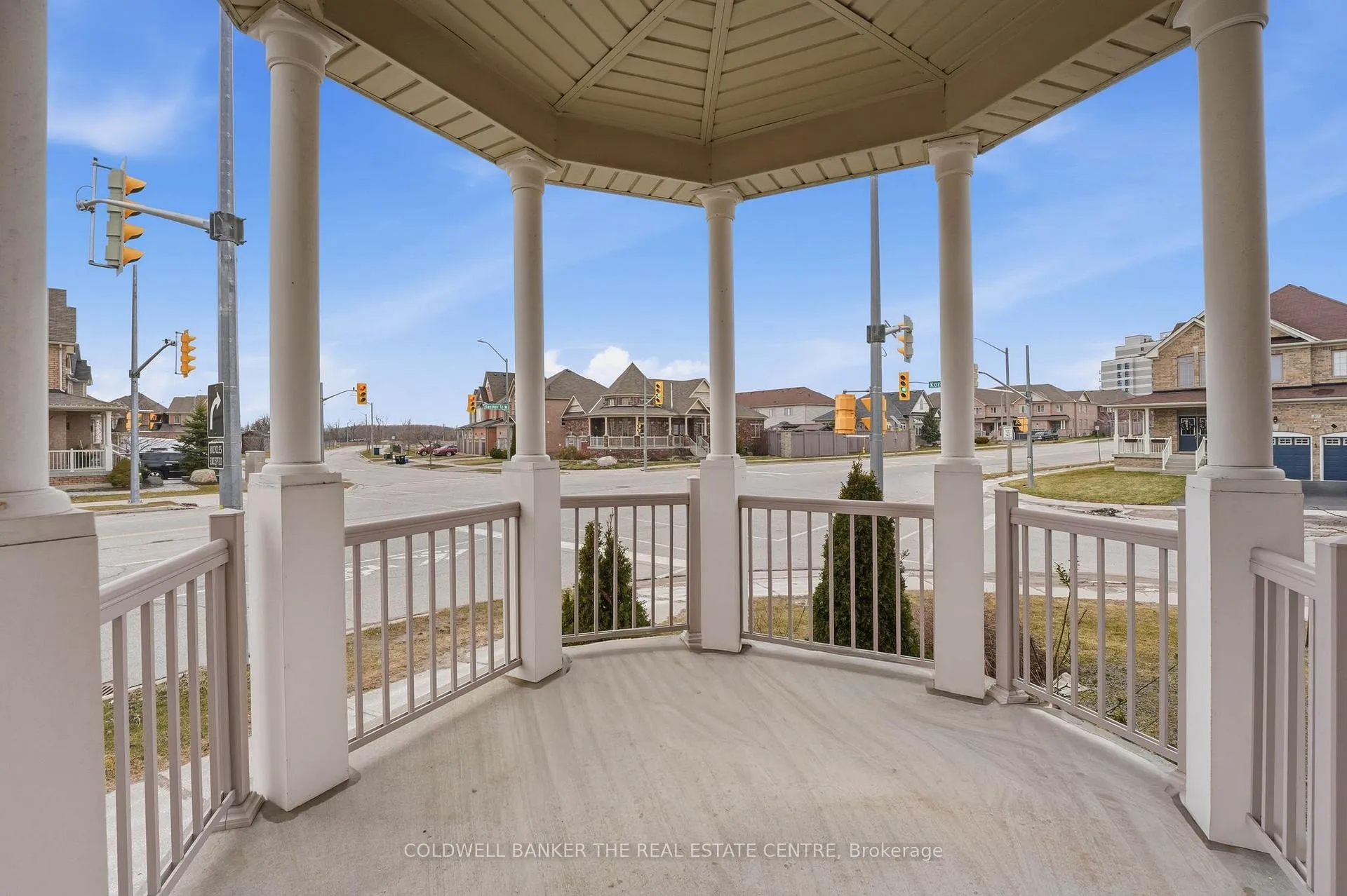 Photo 7 of 264 Kozlov Street, Barrie, West Bayfield — HOMEH