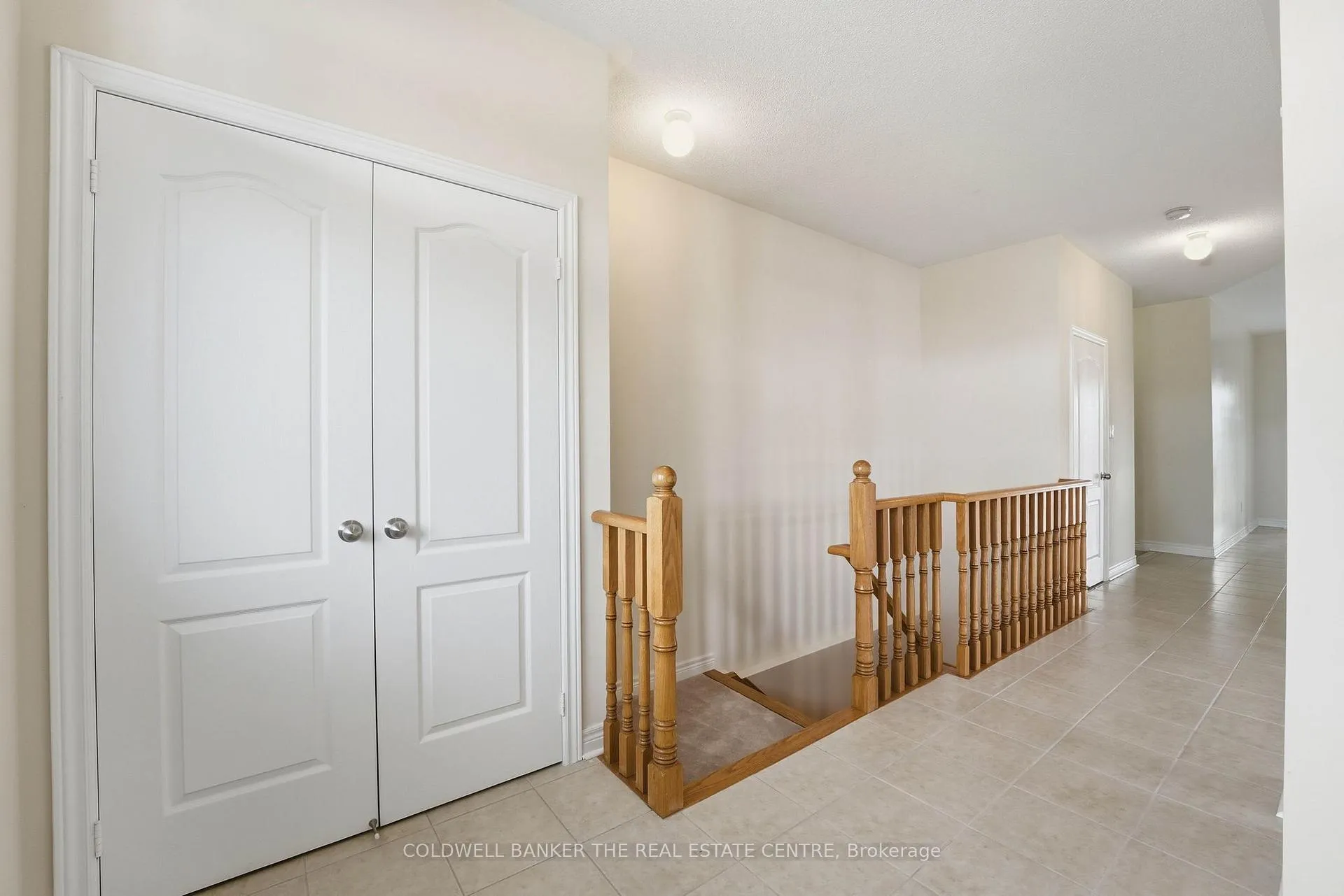 Photo 10 of 264 Kozlov Street, Barrie, West Bayfield — HOMEH