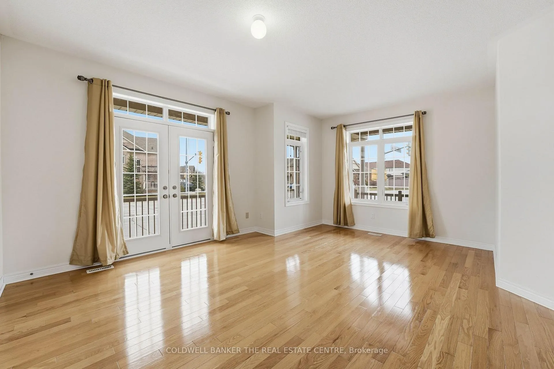 Photo 13 of 264 Kozlov Street, Barrie, West Bayfield — HOMEH