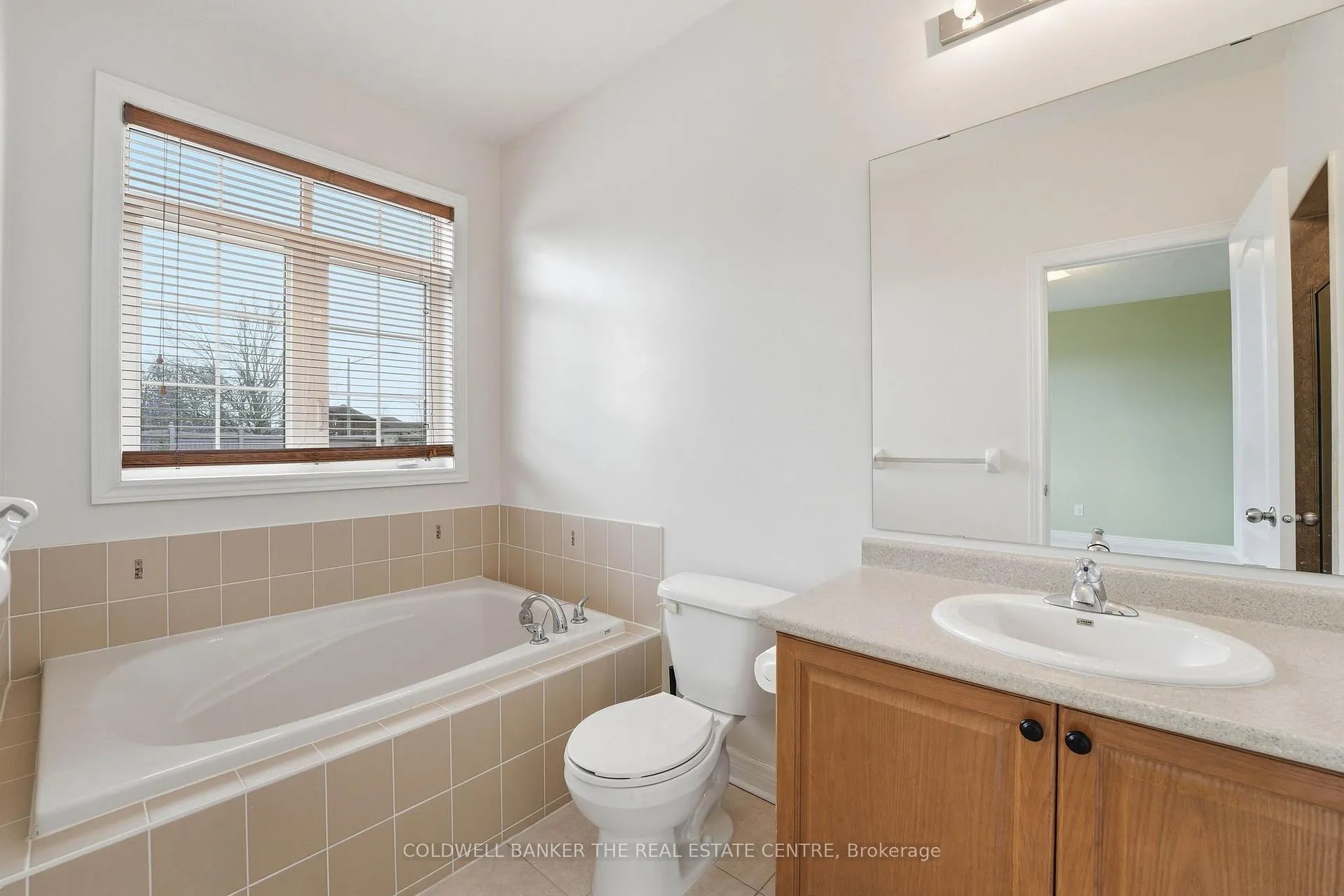 Photo 38 of 264 Kozlov Street, Barrie, West Bayfield — HOMEH