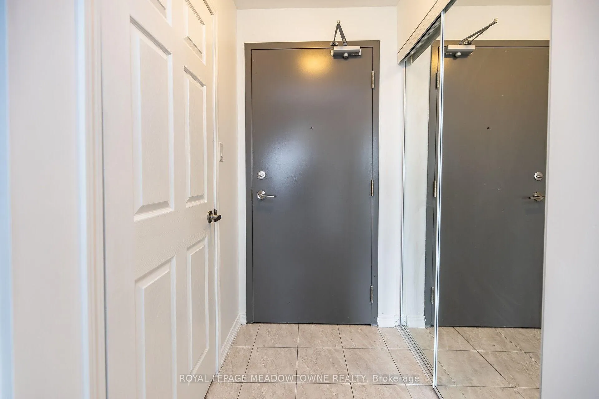 Photo 4 of Unit 407, 50 Sky Harbour Drive, Brampton, Bram West — HOMEH
