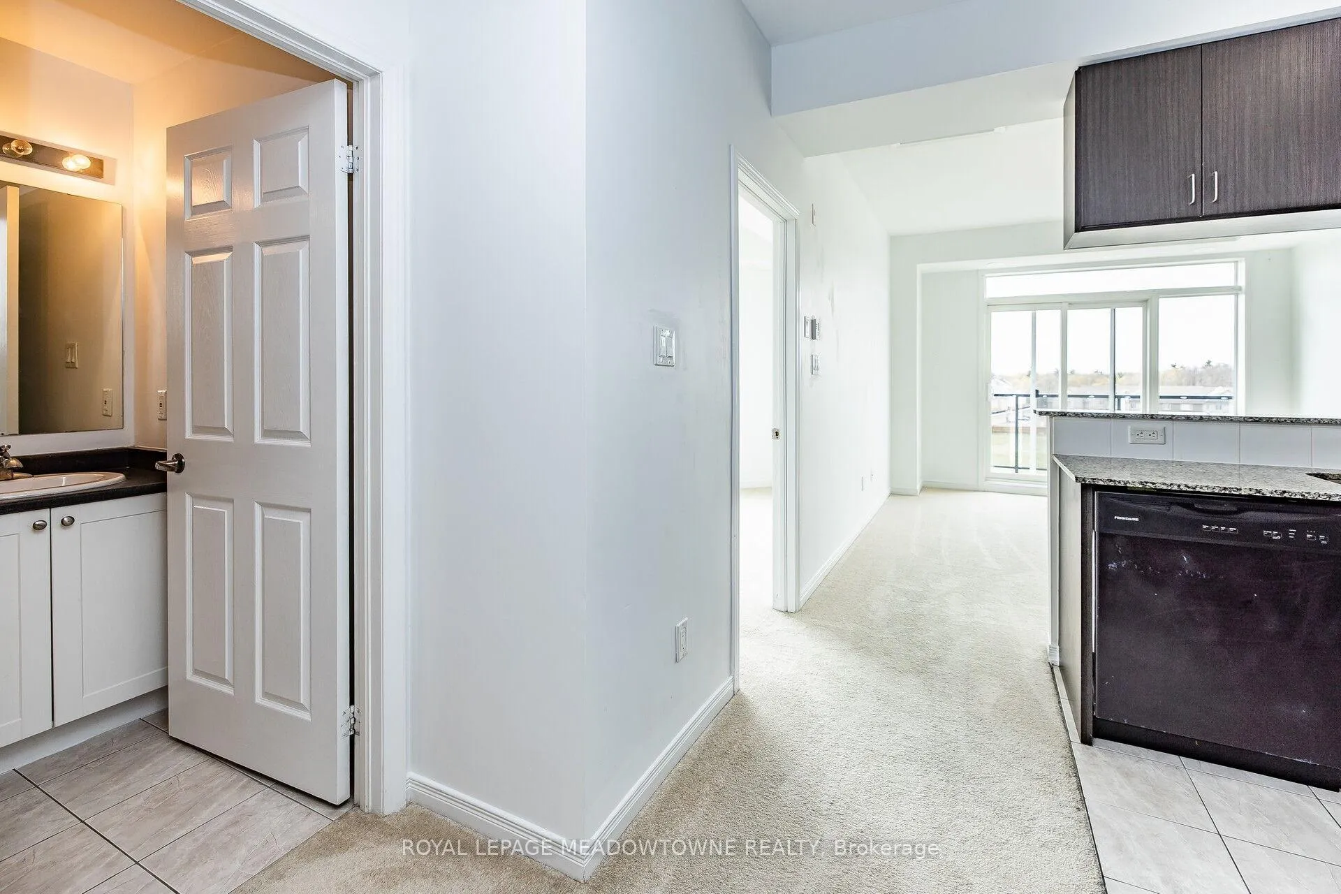 Photo 5 of Unit 407, 50 Sky Harbour Drive, Brampton, Bram West — HOMEH