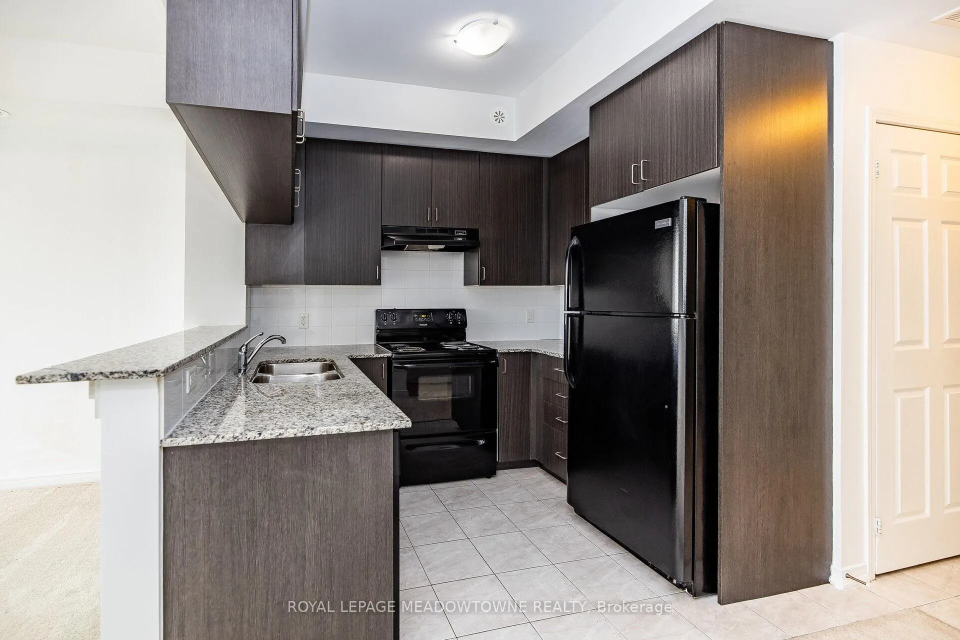 Photo 7 of Unit 407, 50 Sky Harbour Drive, Brampton, Bram West — HOMEH