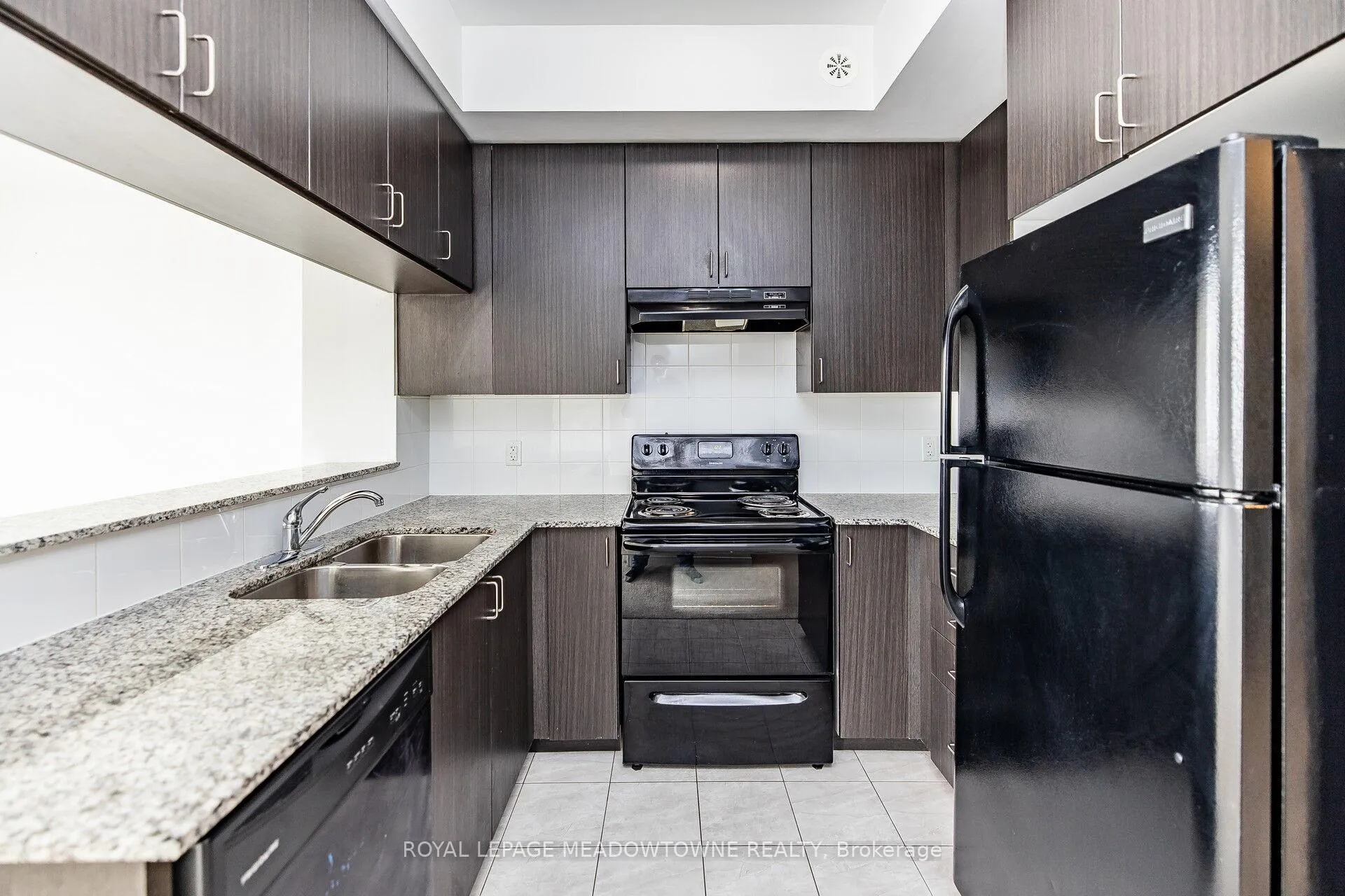 Photo 8 of Unit 407, 50 Sky Harbour Drive, Brampton, Bram West — HOMEH