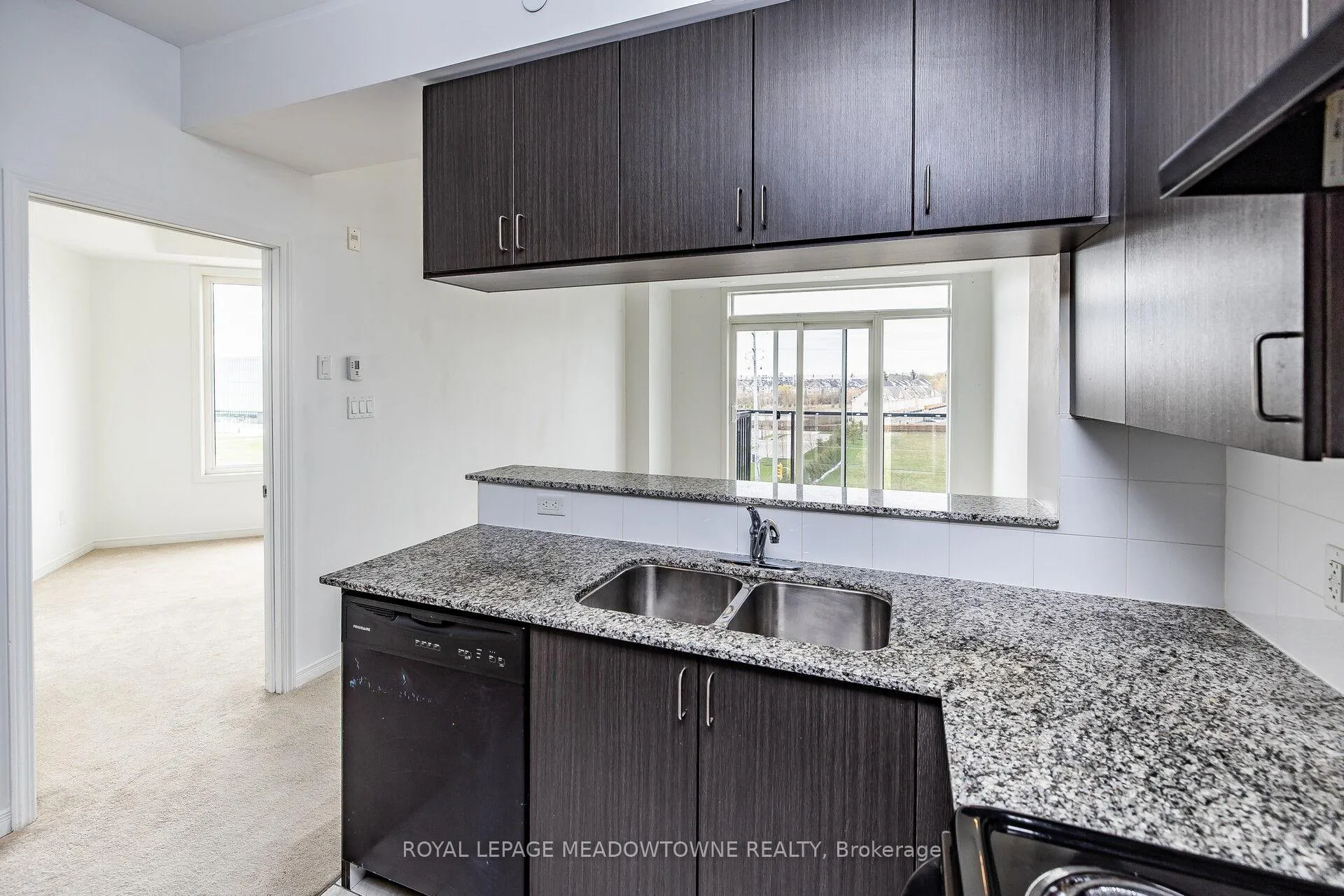Photo 9 of Unit 407, 50 Sky Harbour Drive, Brampton, Bram West — HOMEH