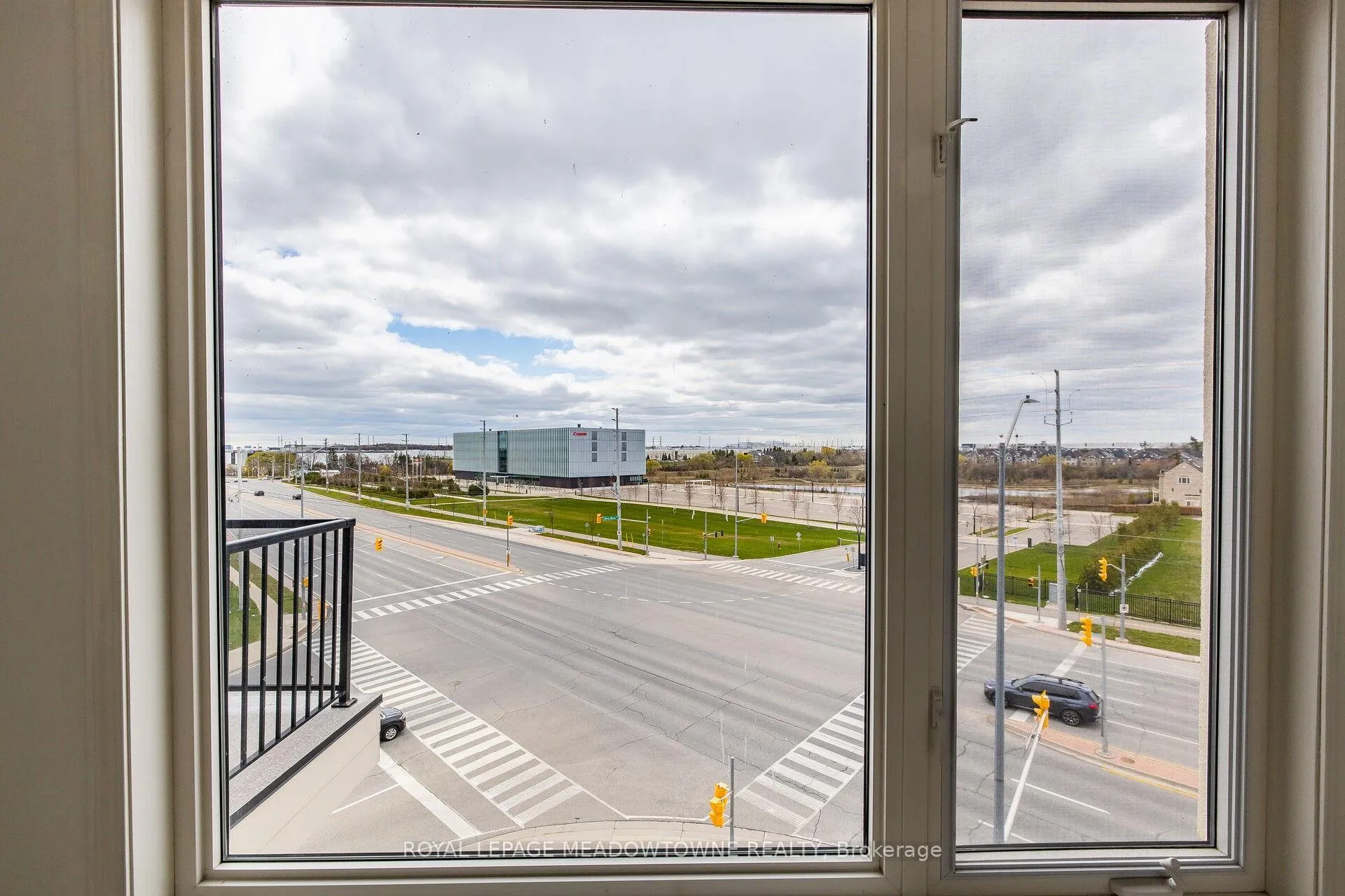 Photo 17 of Unit 407, 50 Sky Harbour Drive, Brampton, Bram West — HOMEH