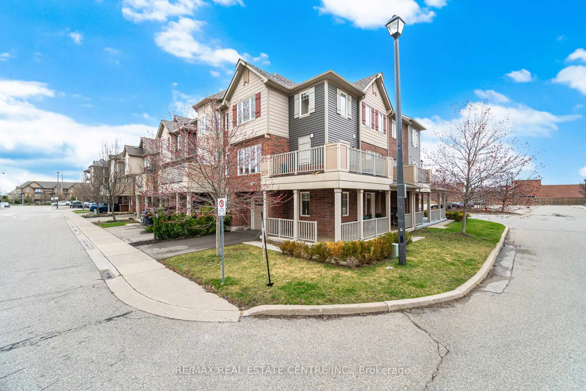 Photo 4 of Unit 56, 3050 Rotary Way, Burlington, Alton — HOMEH