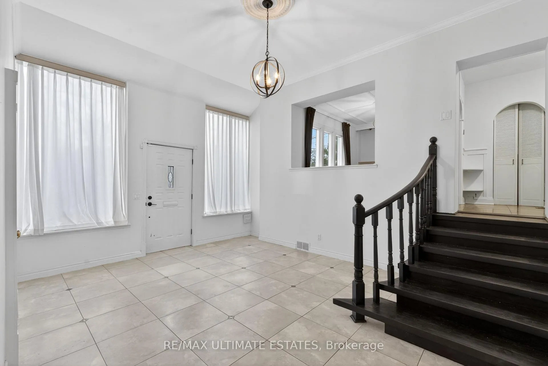 Photo 3 of 124 Lawrence Avenue E, Toronto, Lawrence Park North — HOMEH