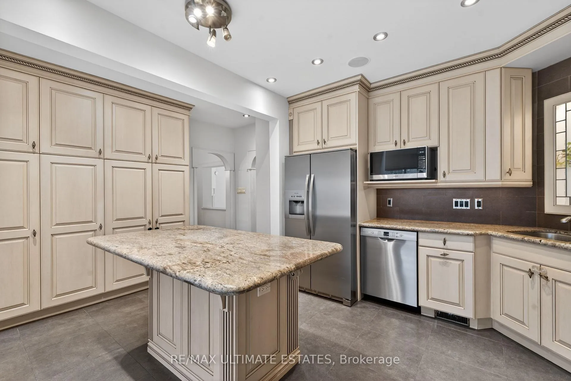 Photo 5 of 124 Lawrence Avenue E, Toronto, Lawrence Park North — HOMEH