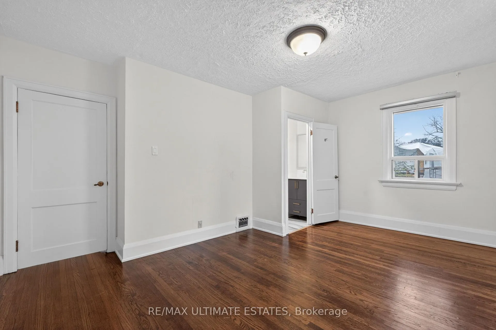 Photo 29 of 124 Lawrence Avenue E, Toronto, Lawrence Park North — HOMEH