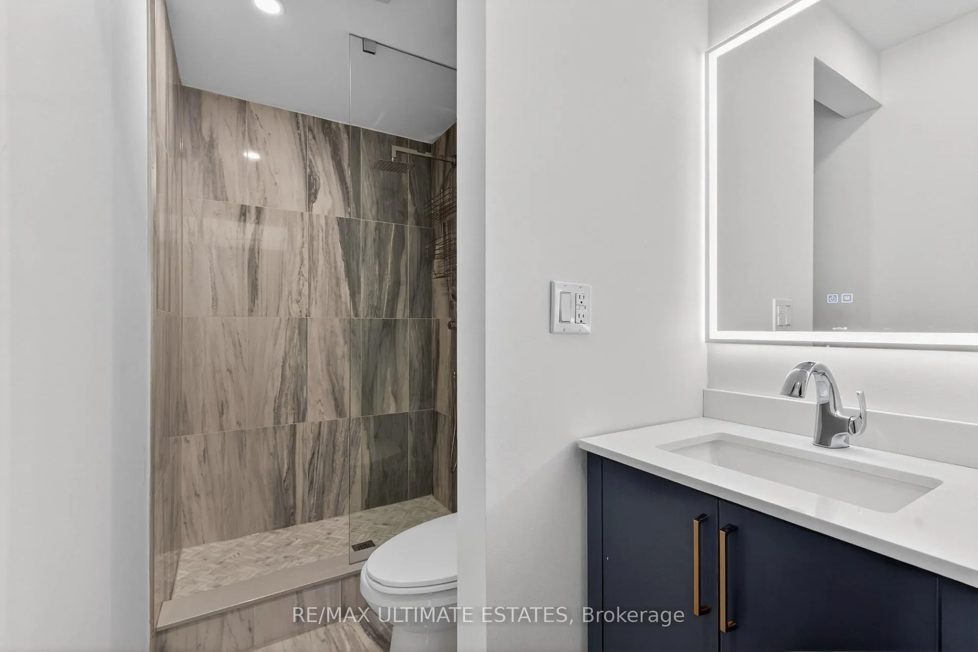 Photo 30 of 124 Lawrence Avenue E, Toronto, Lawrence Park North — HOMEH