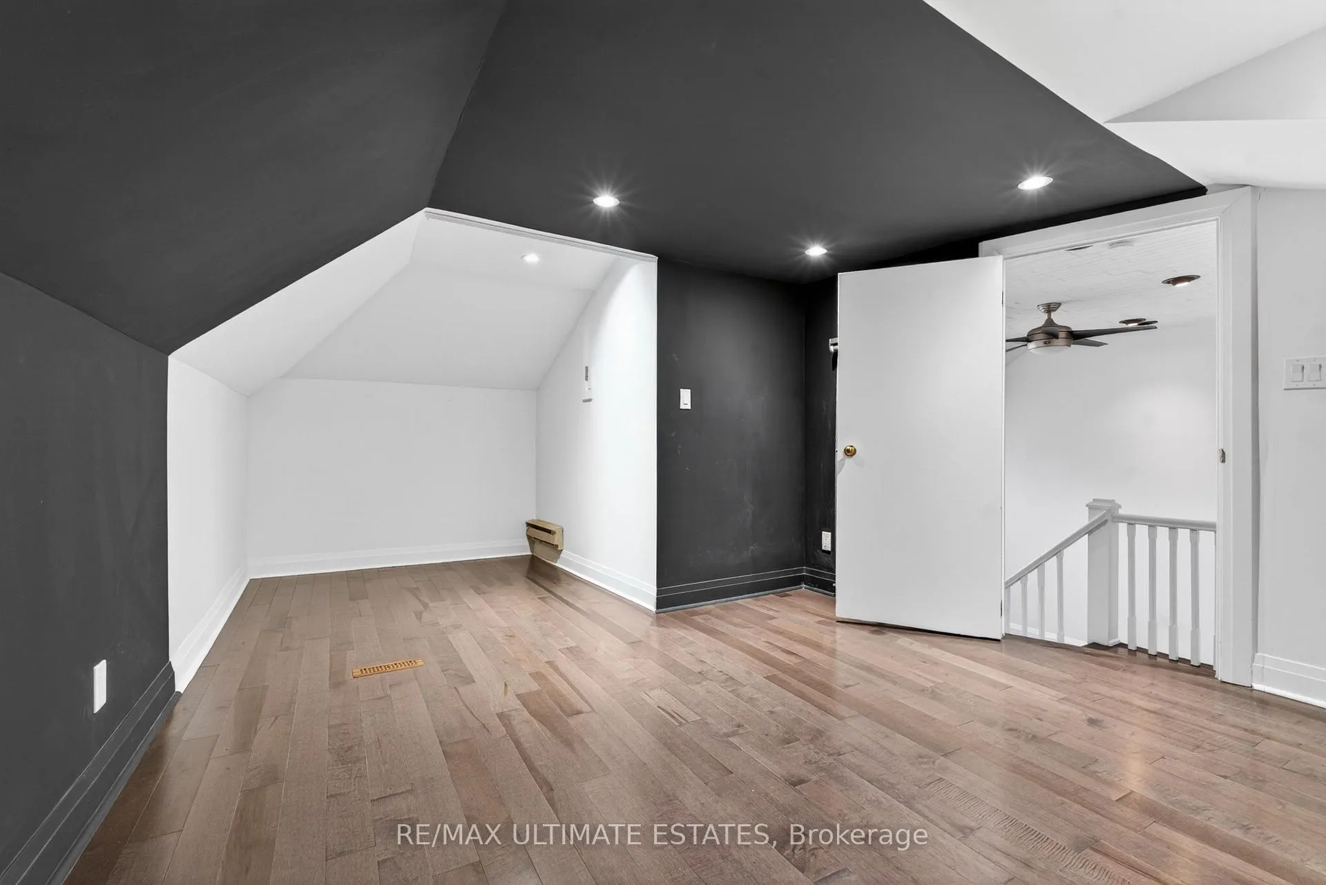 Photo 31 of 124 Lawrence Avenue E, Toronto, Lawrence Park North — HOMEH